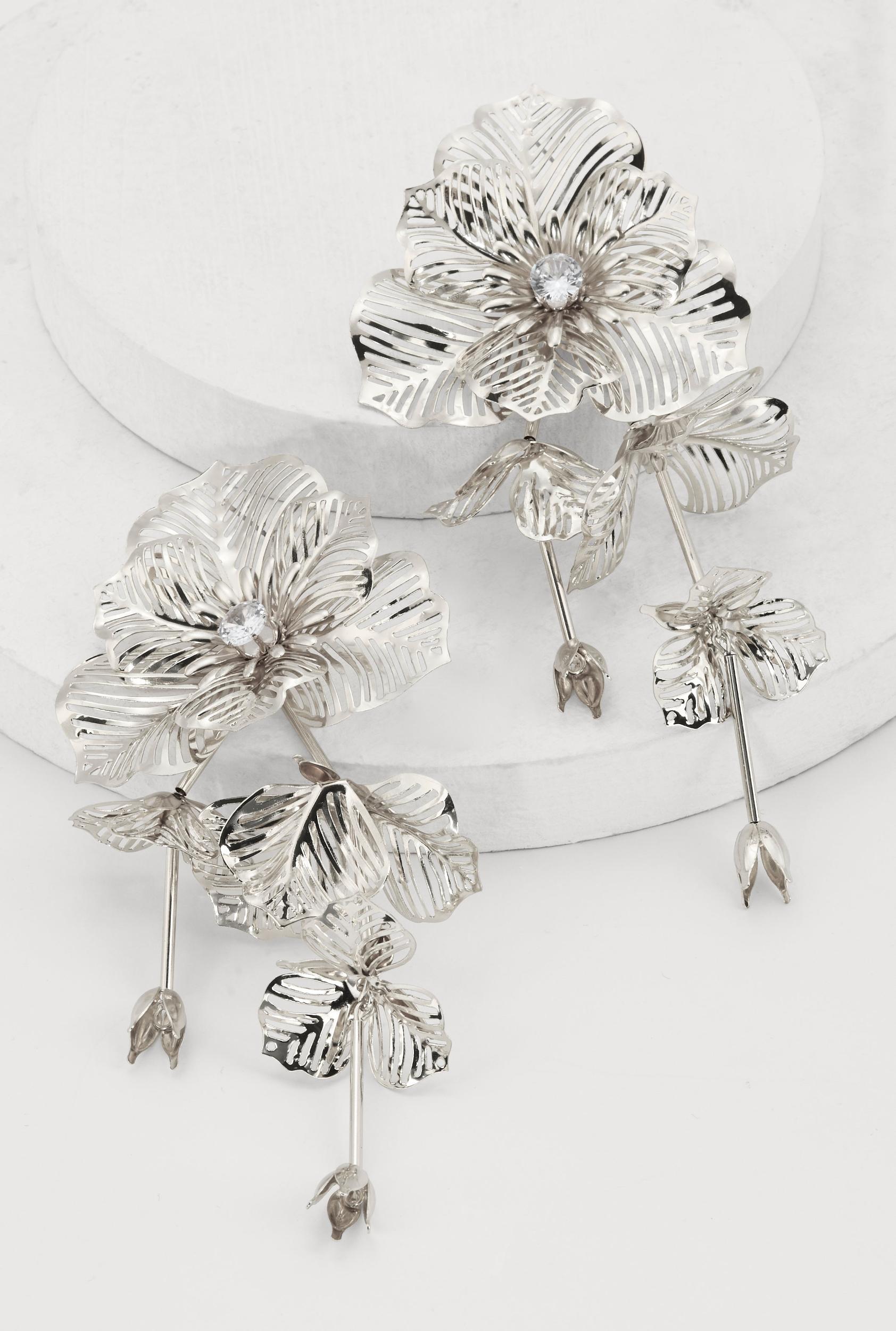 Wavy Metallic Drop Earrings Male Product Image