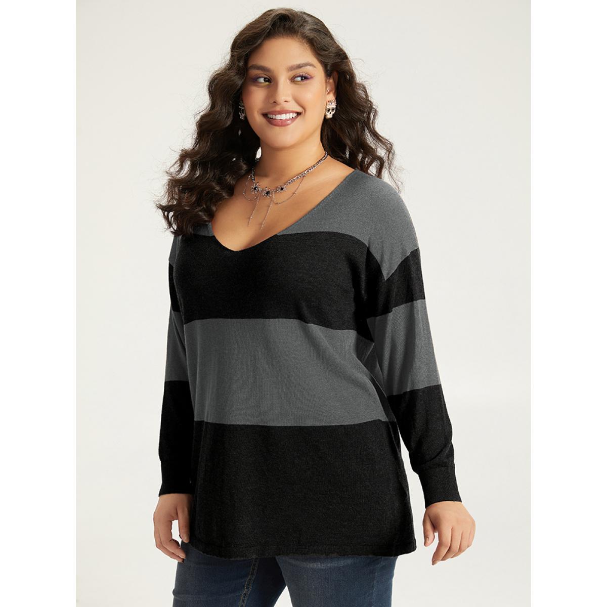Plus Size Halloween Supersoft Essentials Colorblock Contrast Elastic Cuffs Pullover Gray Women Casual Loose Long Sleeve V-neck Everyday Pullovers BloomChic 26/4X Product Image