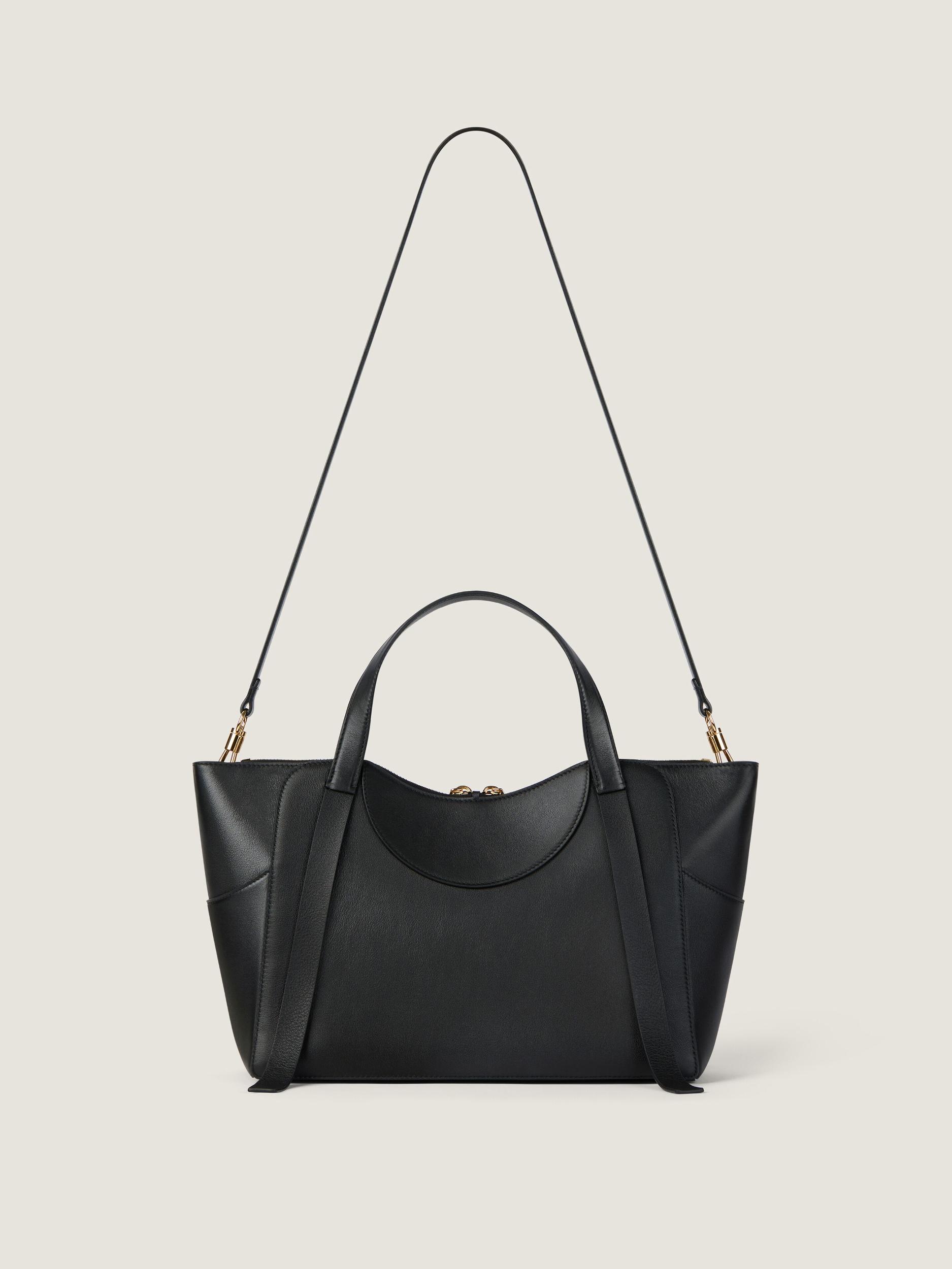 Medium The Snatch bag in grained leather Product Image