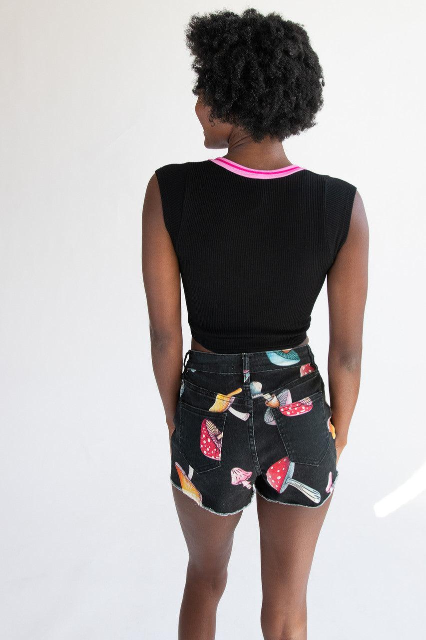 Embroidered Patch Sporty Notch Neck Seamless Tee Product Image