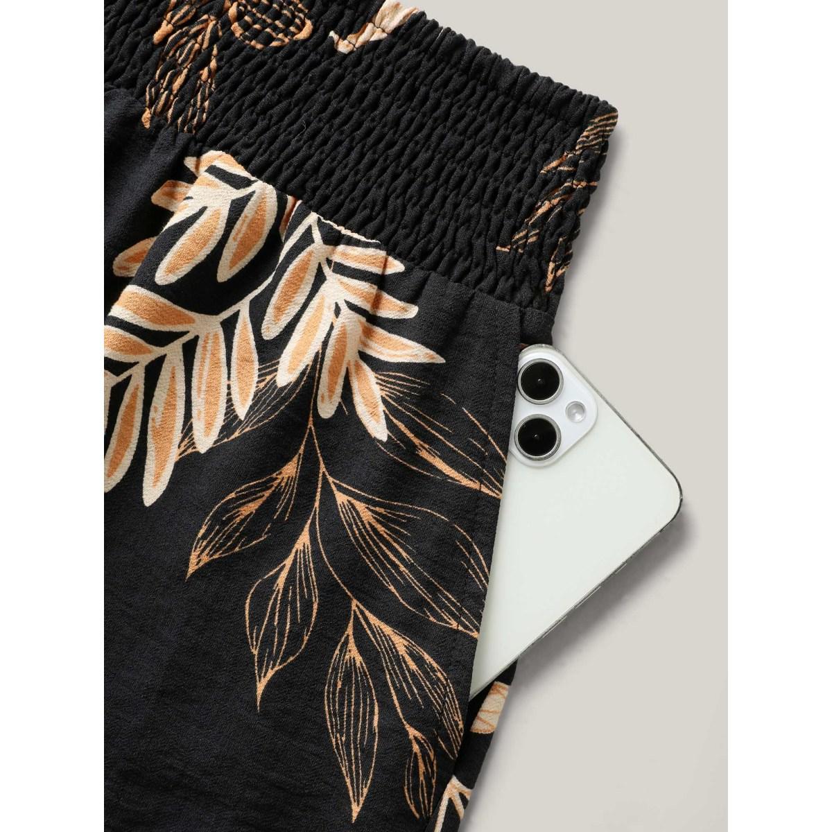 Plus Size Tropical Leaf Print Straight-Leg Shorts Women BlackFlower Resort Shirred Straight Leg Vacation Shorts BloomChic 18-20/2X Product Image