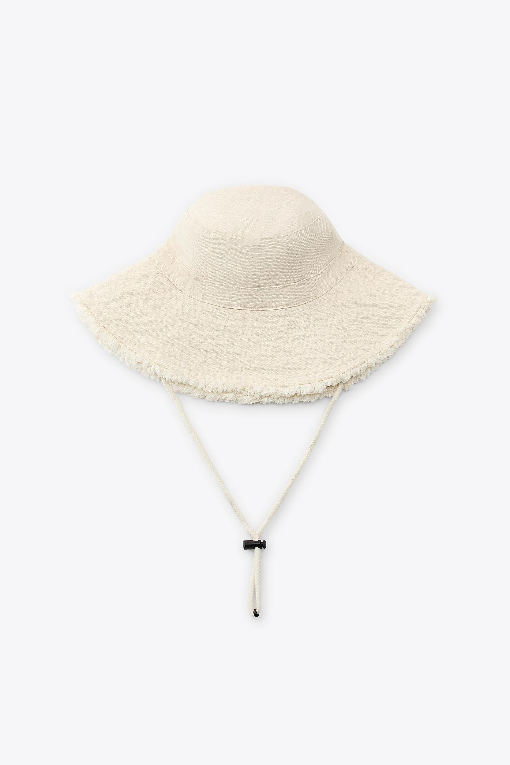 FRAYED BUCKET HAT Product Image