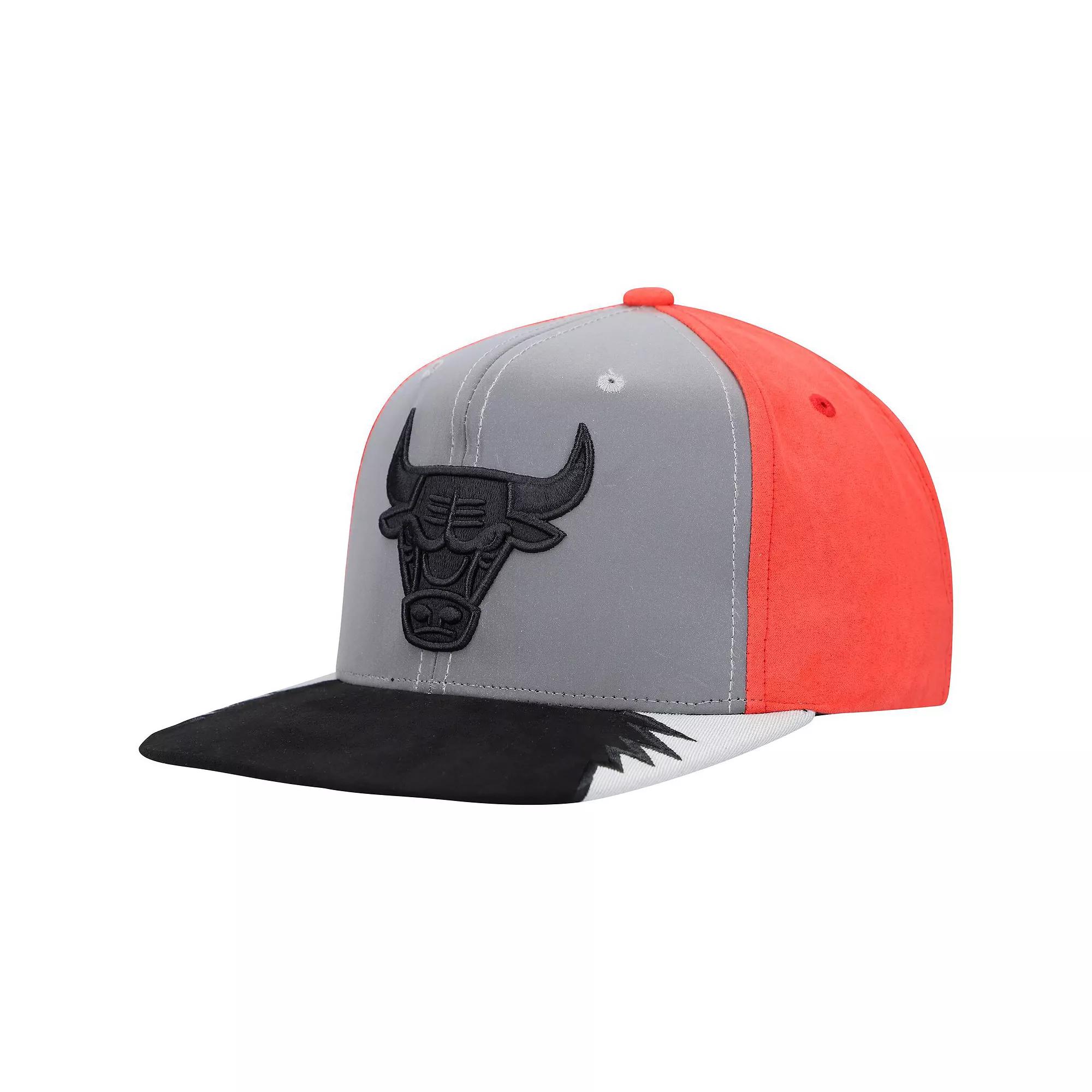 Men's Mitchell & Ness Gray/Red Chicago Bulls Day 5 Snapback Hat, Grey Product Image
