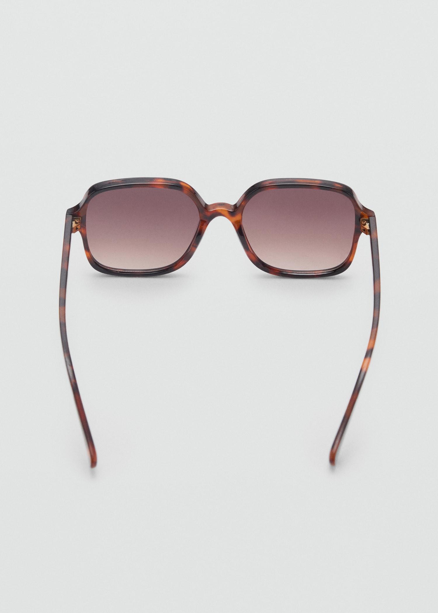 Squared frame sunglasses - Women | MANGO USA Product Image