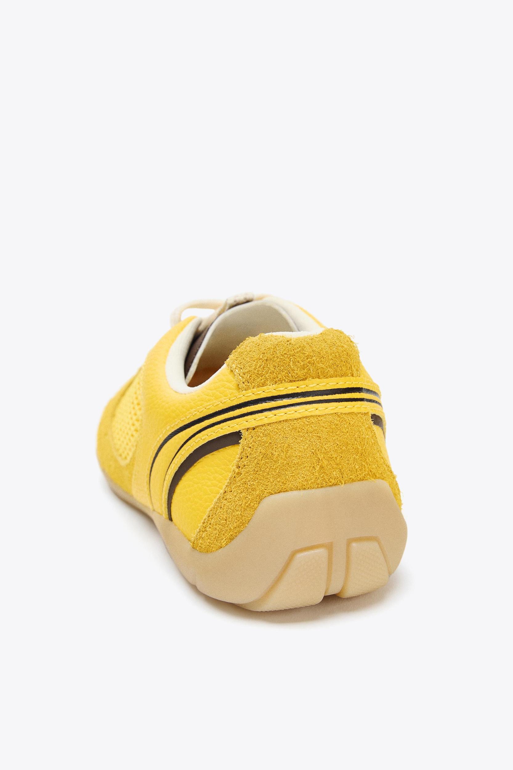 CONTRAST RUNNING SHOES Product Image