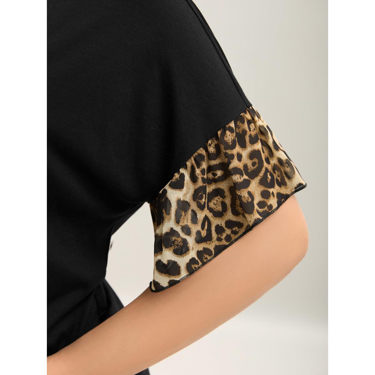 Plus Size Leopard Pattern Spliced Fitted T-Shirt Black Women Casual Gathered V-neck Everyday T-shirts BloomChic 30/6X Product Image