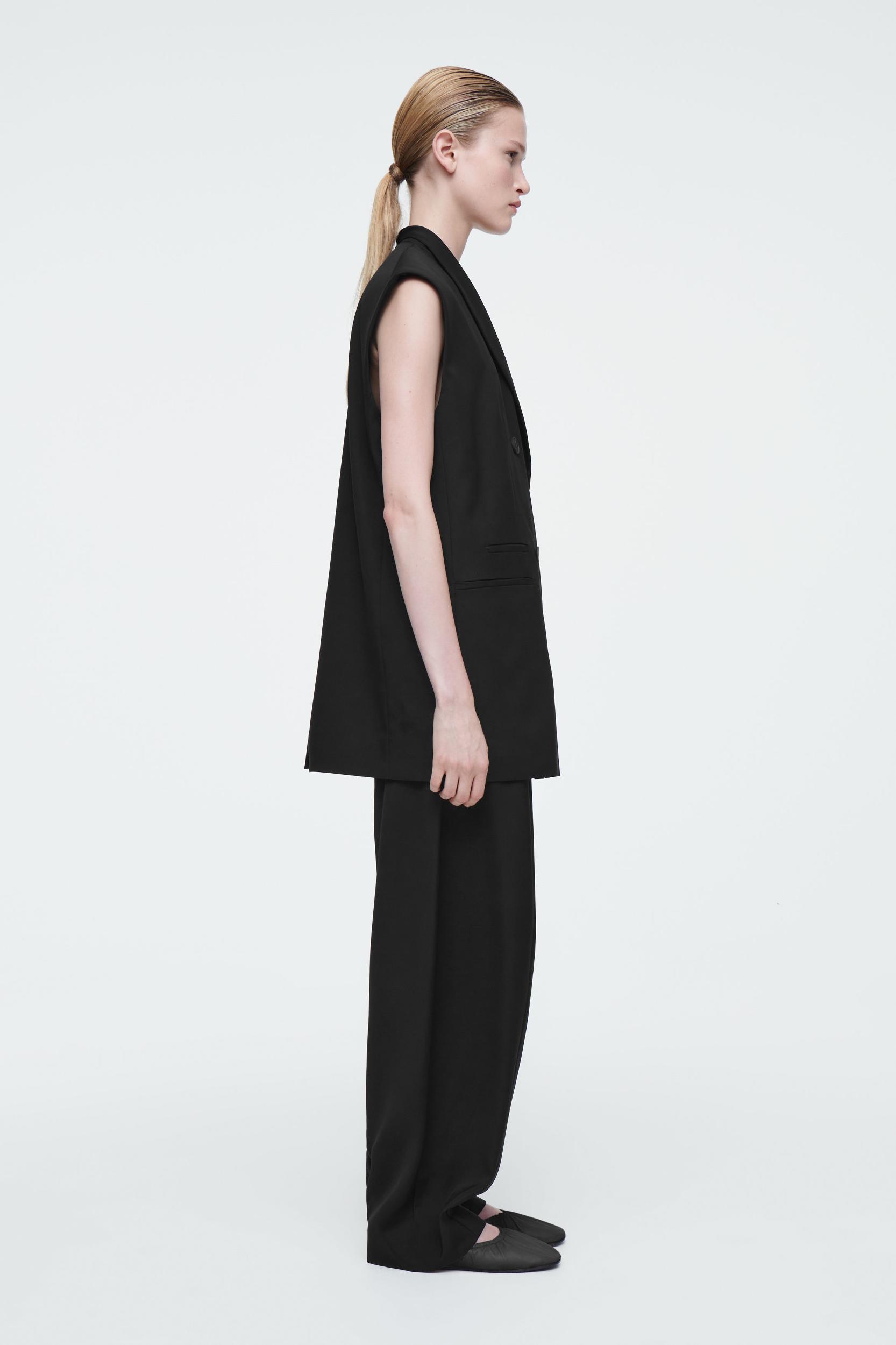 THE RUCHED LEATHER BALLET FLATS Product Image