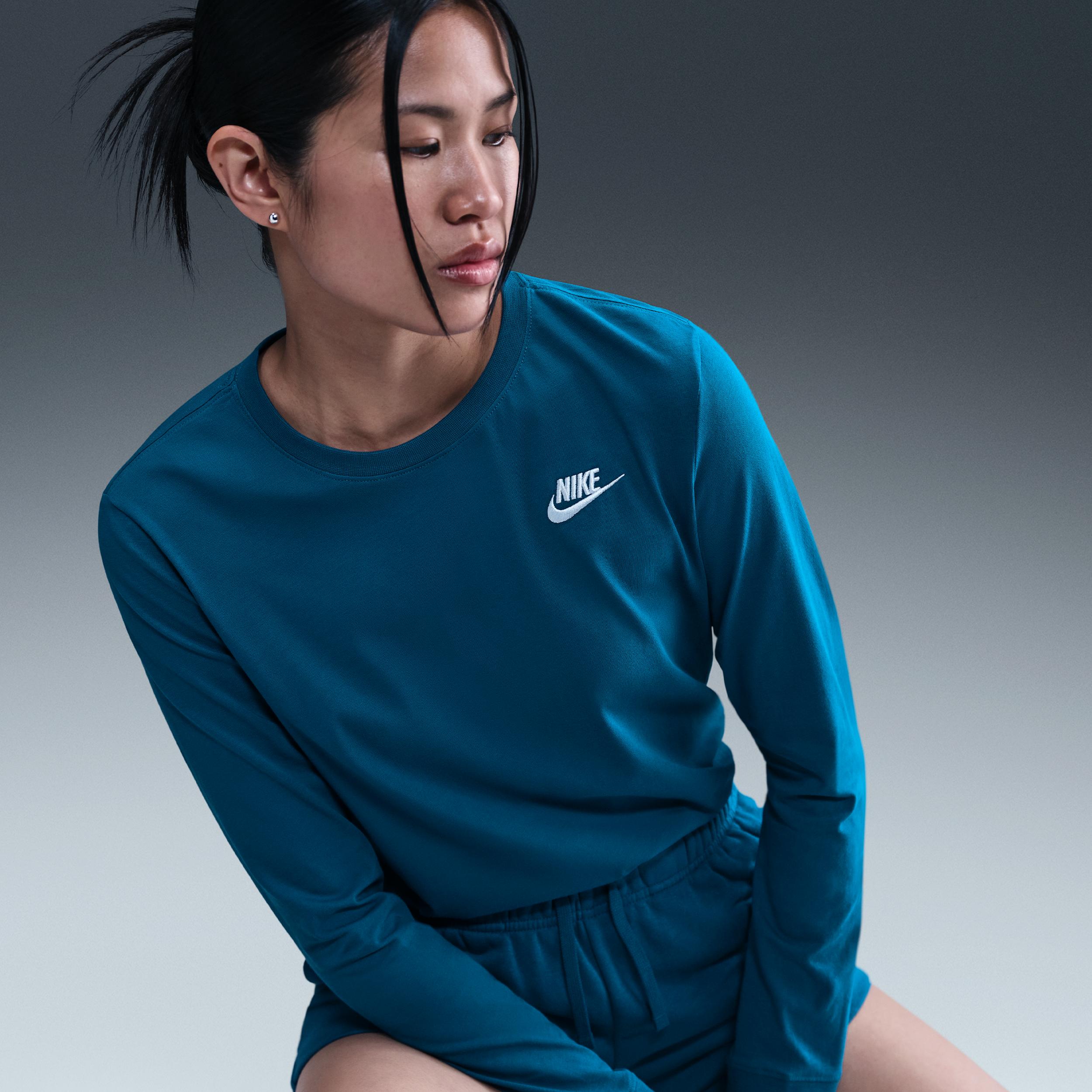 Womens Nike Sportswear Club Long-Sleeve T-Shirt | HF0780-301 Product Image