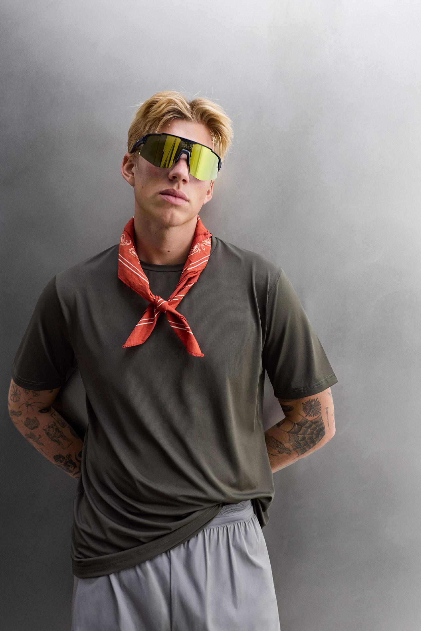 TEXTURED TRAINING T-SHIRT Product Image