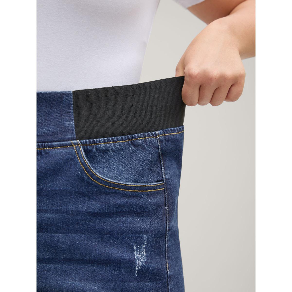 Plus Size Pull-On Stretchy Waist Denim Shorts Women Darkindigo Medium stretch Casual Slanted pocket Leisure Denim Shorts BloomChic 28/5X Product Image