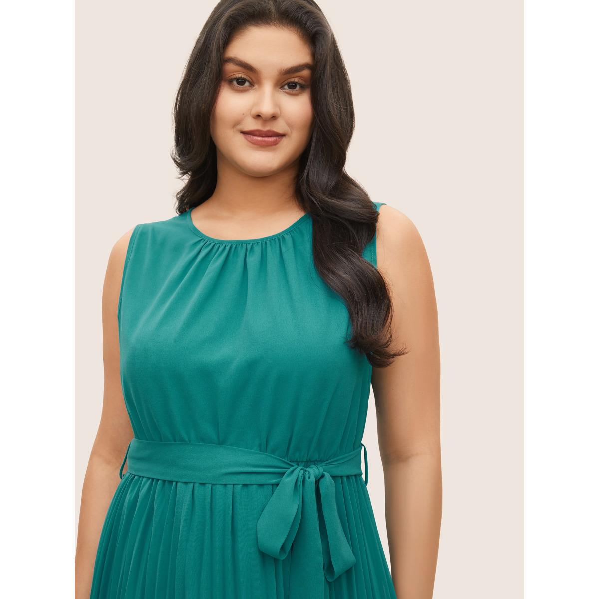 Plus Size Plain Sleeveless Elastic Waist Pleated Belted Dress Turquoise Women At the Office Belted Round Neck Sleeveless Curvy Midi Dress BloomChic 18-20/2X Product Image
