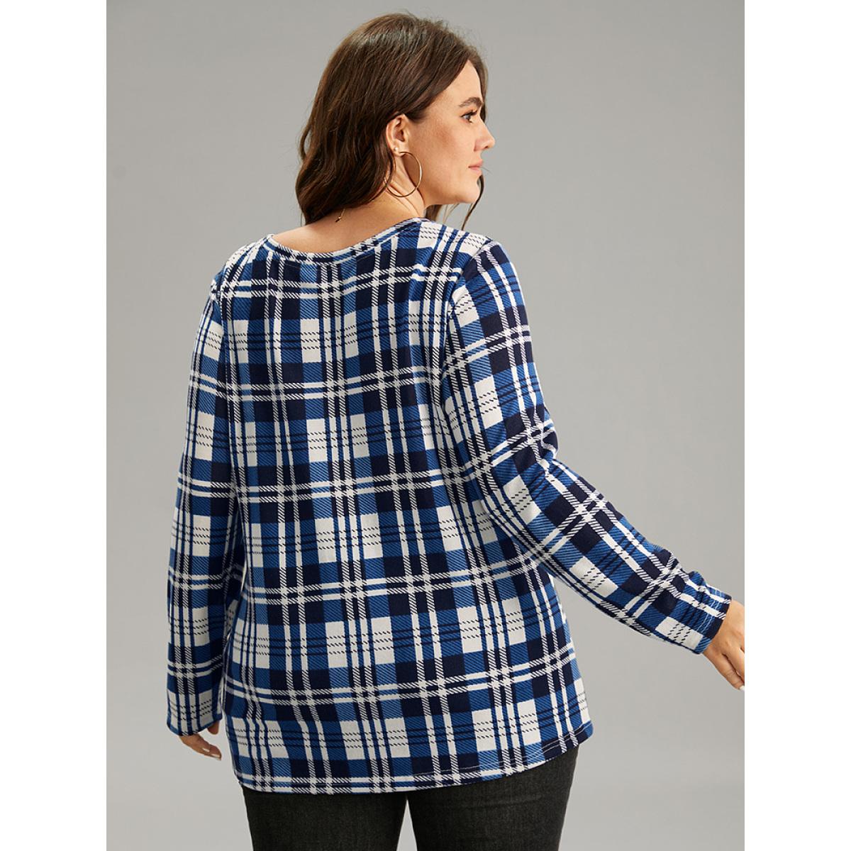 Plus Size Plaid Contrast V Neck Patched Pocket T-shirt Blue Women Casual Contrast Plaid V-neck Dailywear T-shirts BloomChic 28/5X Product Image