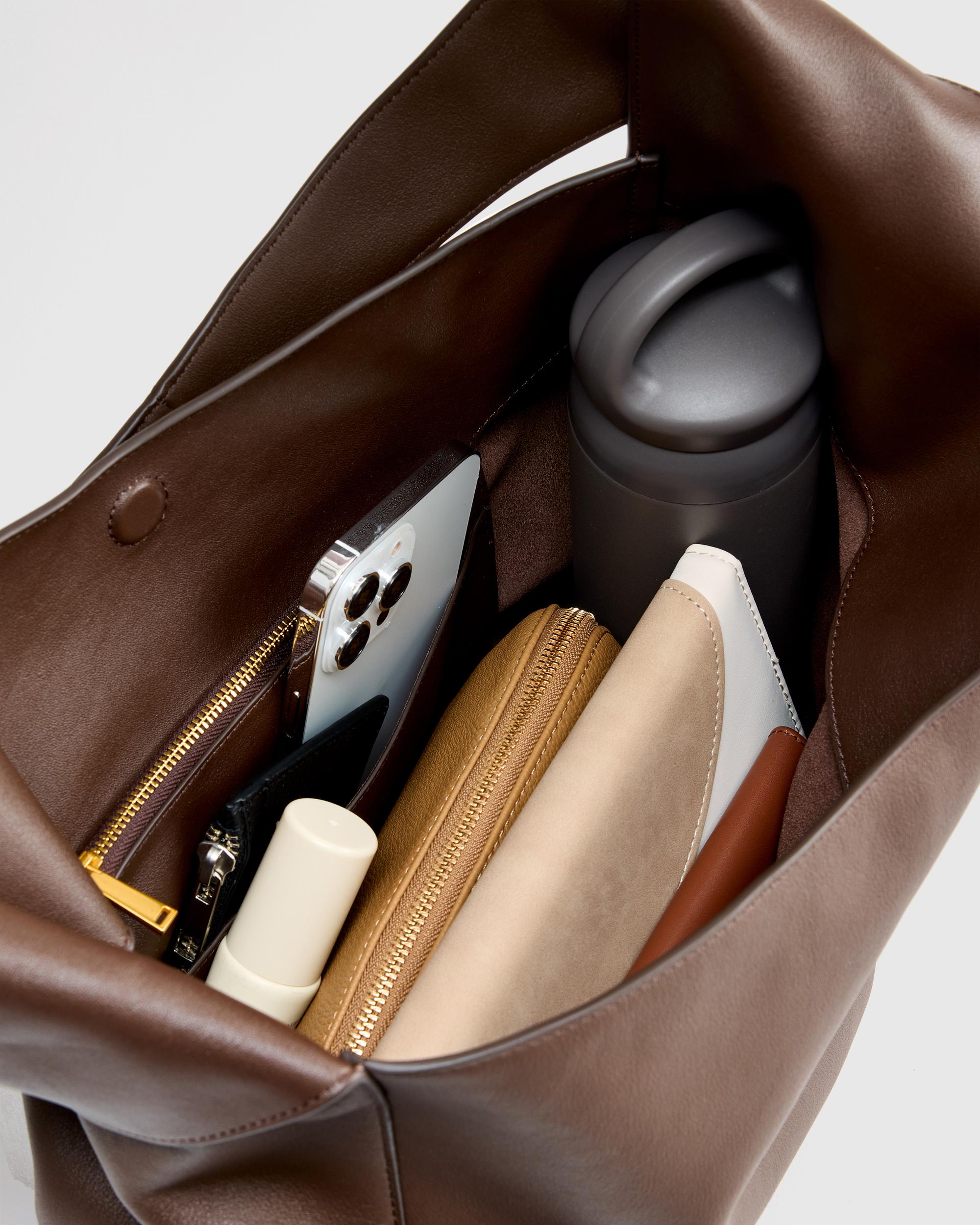 Quince | Women's Italian Leather Slouchy Shoulder Bag Product Image