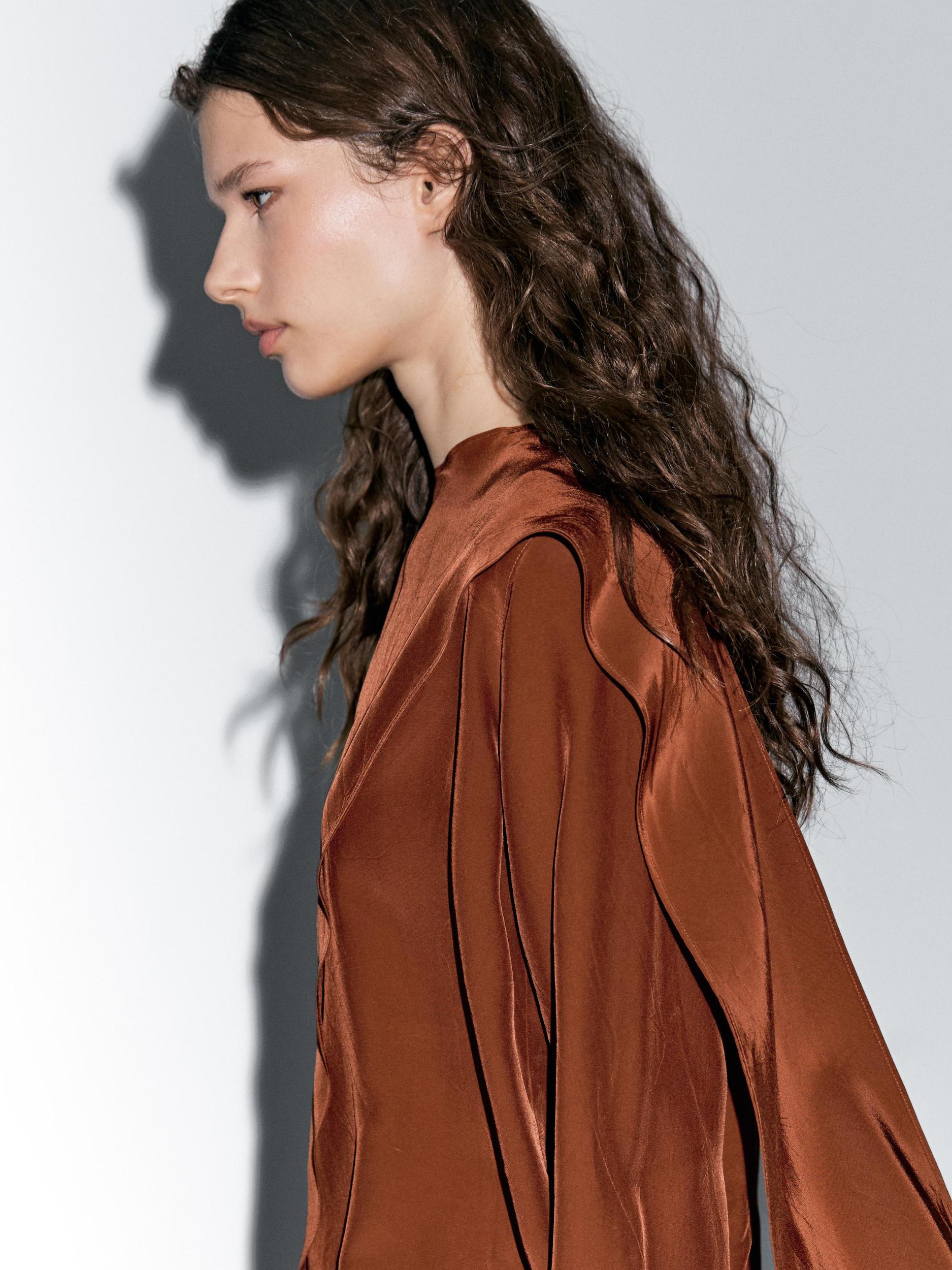 Flowing blouse with tied neck Product Image