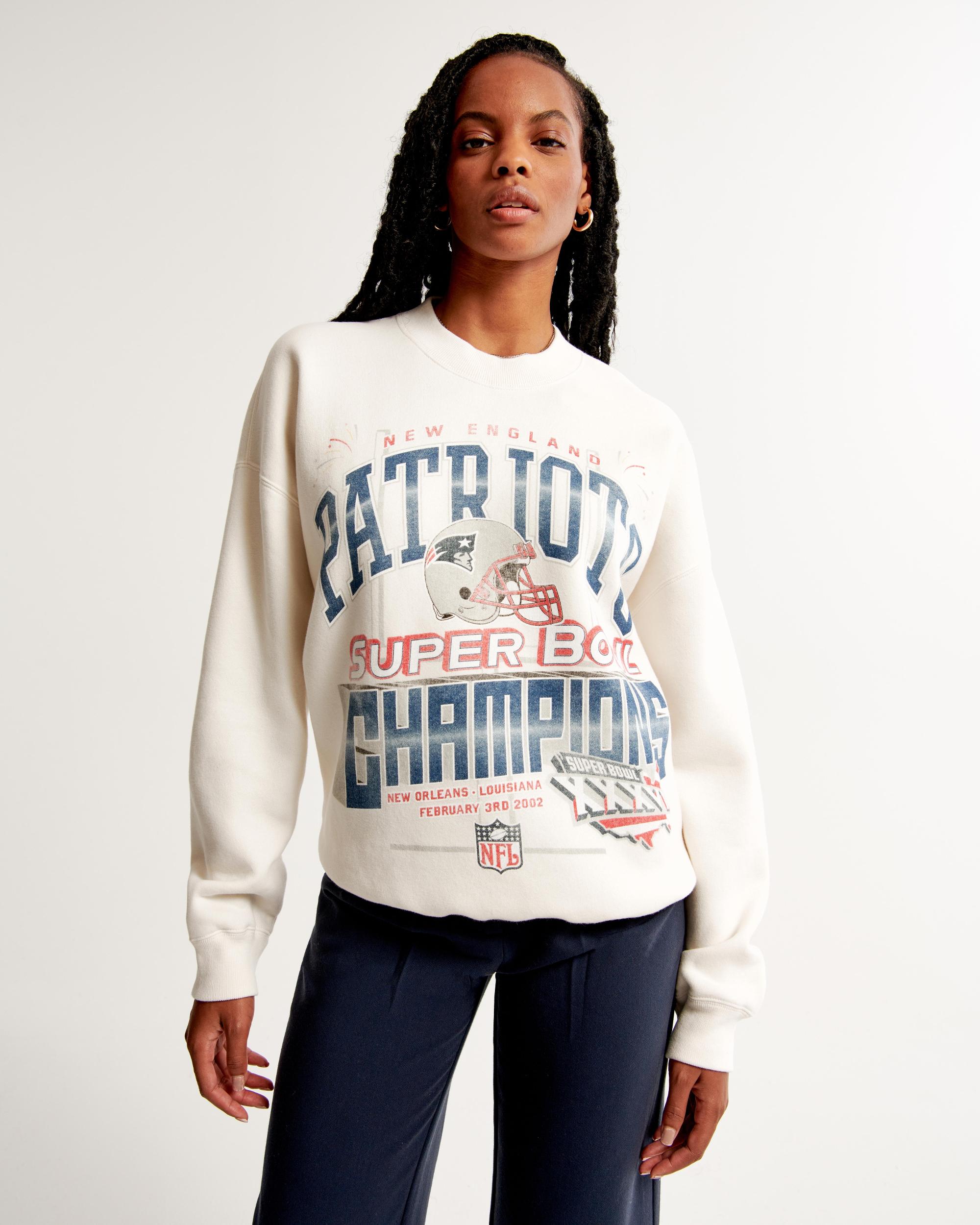 New England Patriots Graphic Crew Sweatshirt Product Image