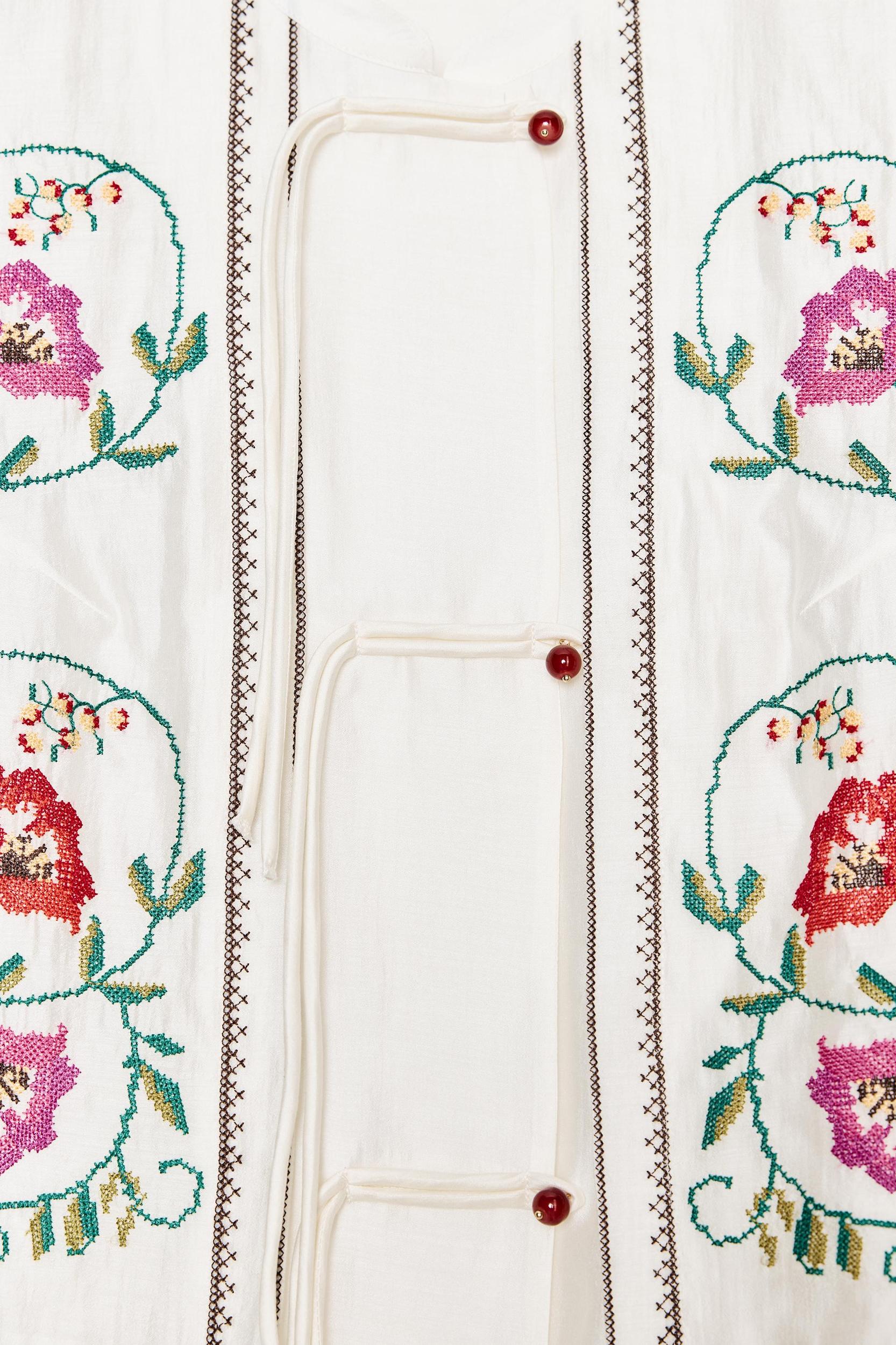 FLORAL EMBROIDERED TOP Product Image