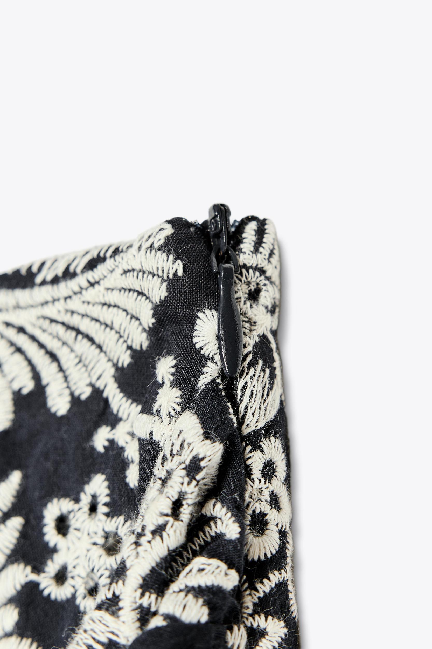 EMBROIDERED KNOT SKORT Product Image