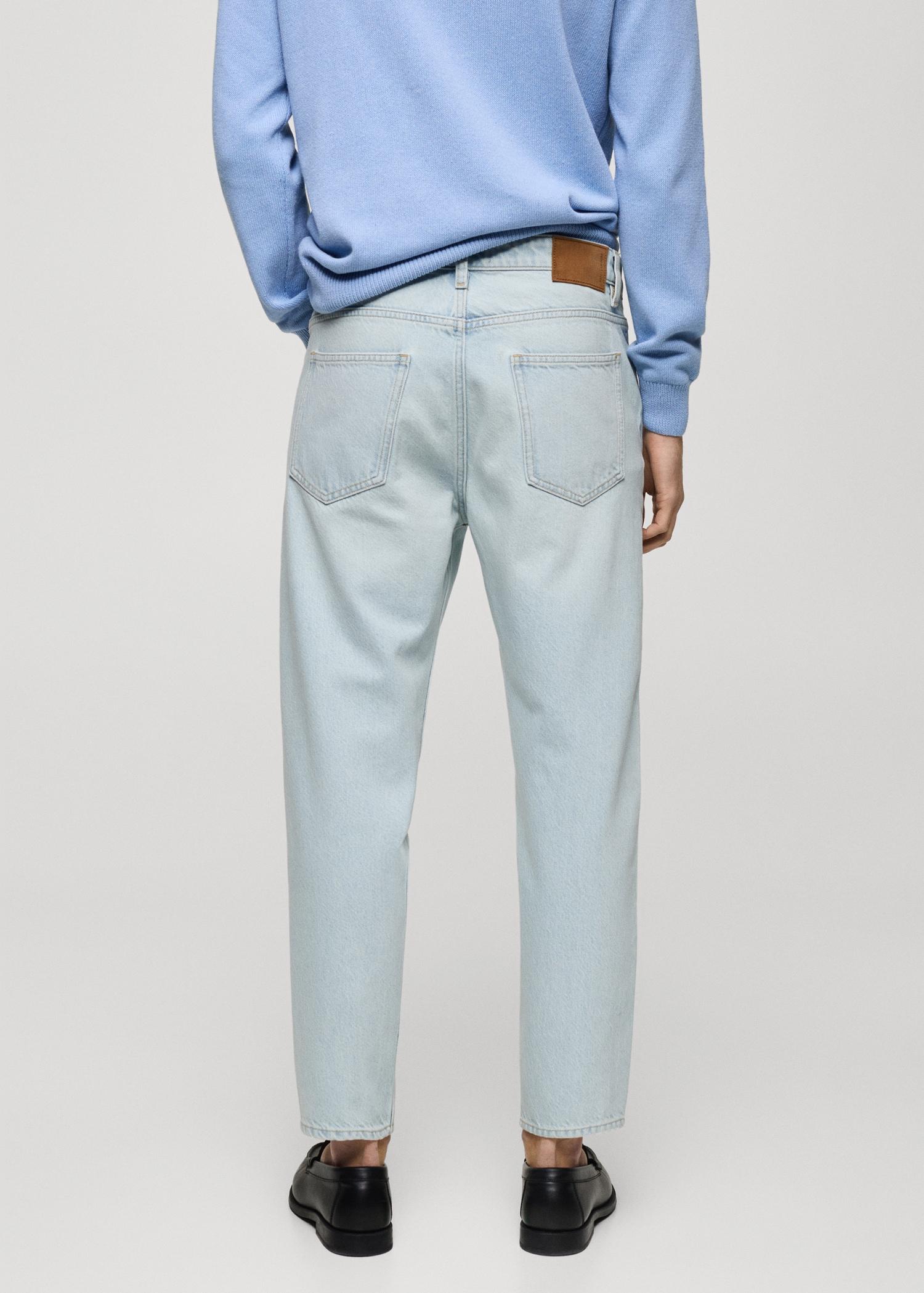 Cropped carrot-fit jeans - Men | MANGO USA Product Image