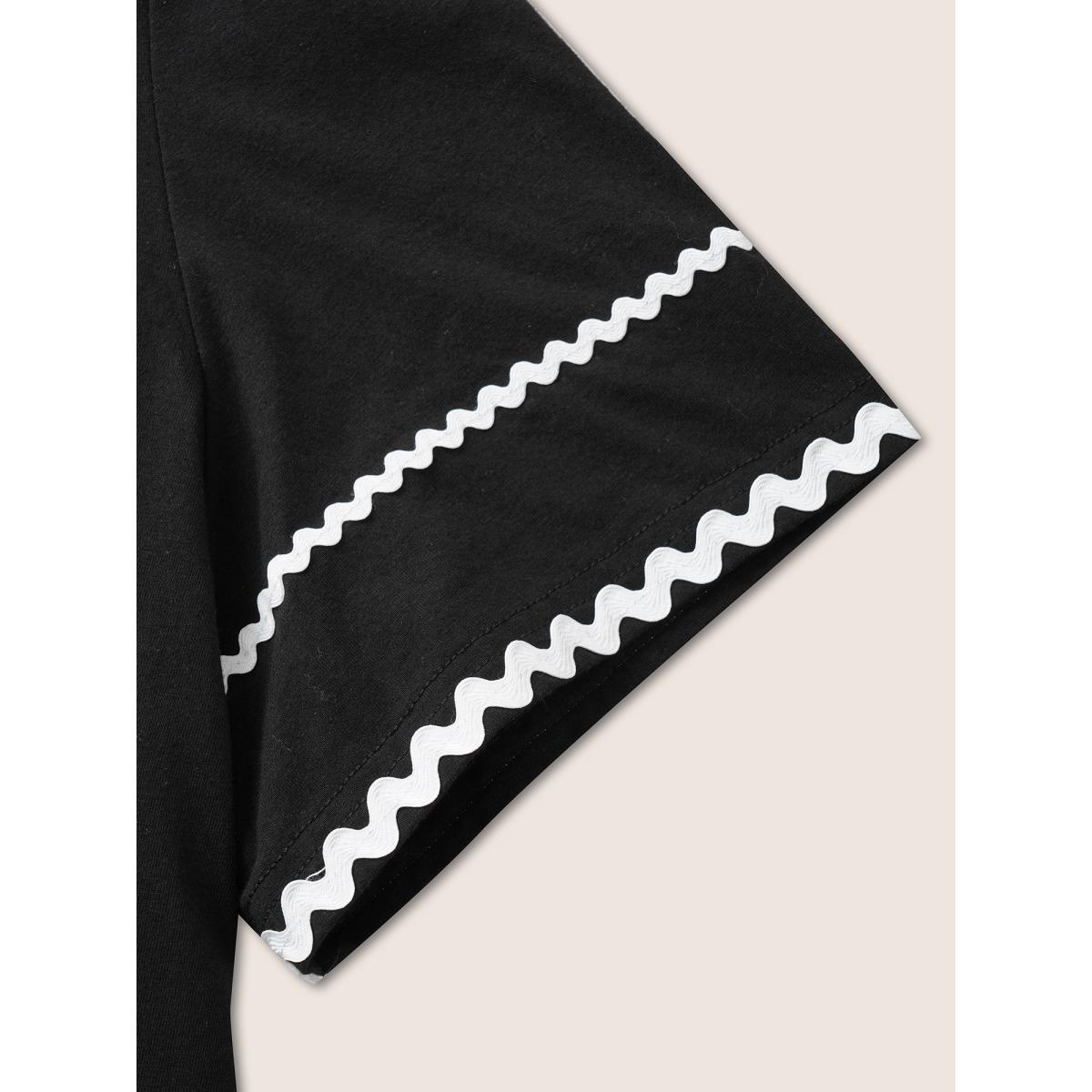 Plus Size Cotton Contrast Trim Round Neck T-shirt Black Women Casual Contrast Round Neck Everyday T-shirts BloomChic 22-24/3X Product Image