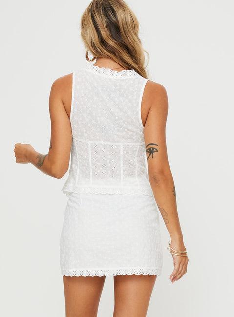 Mavie Broderie Set White Product Image