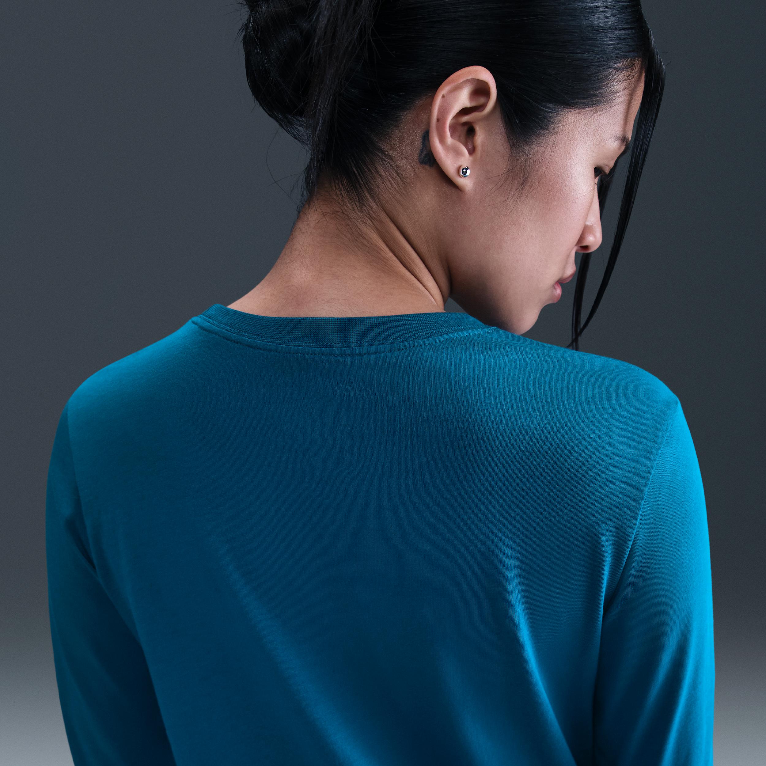 Womens Nike Sportswear Club Long-Sleeve T-Shirt | HF0780-301 Product Image