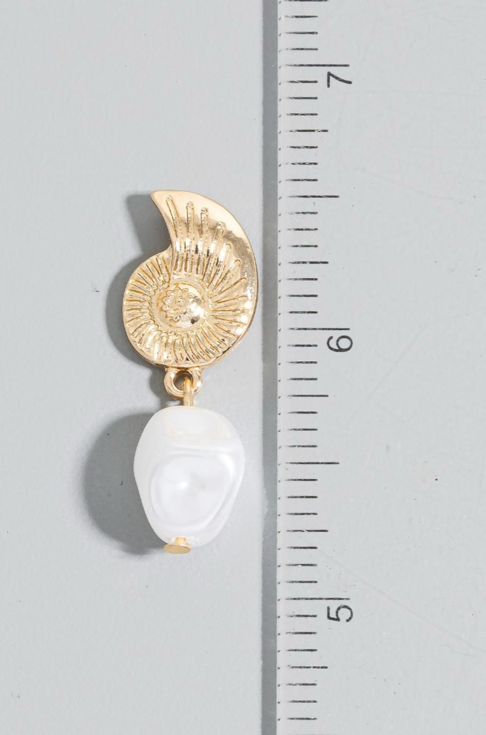 Shell Earring Product Image