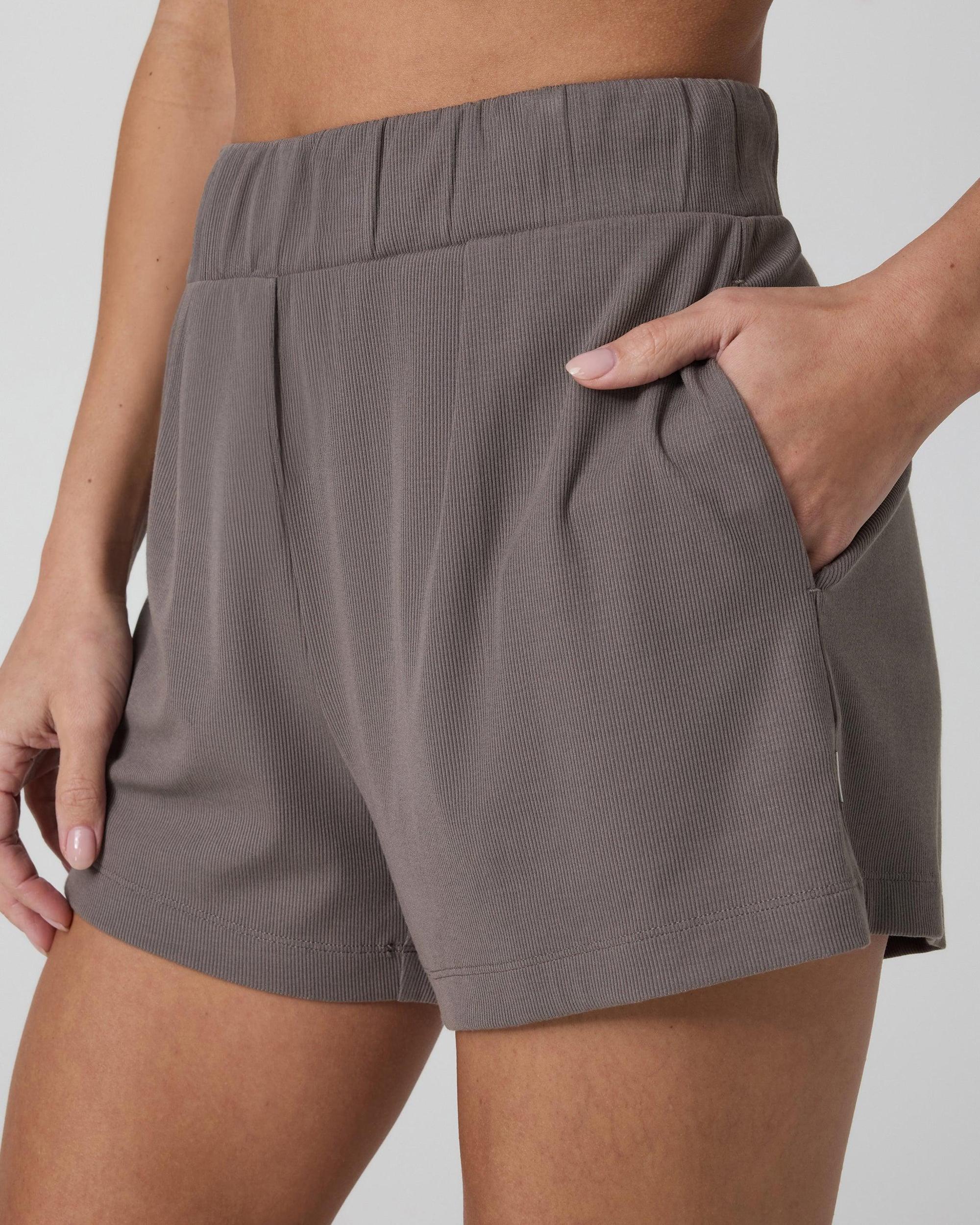 Pose Short Product Image