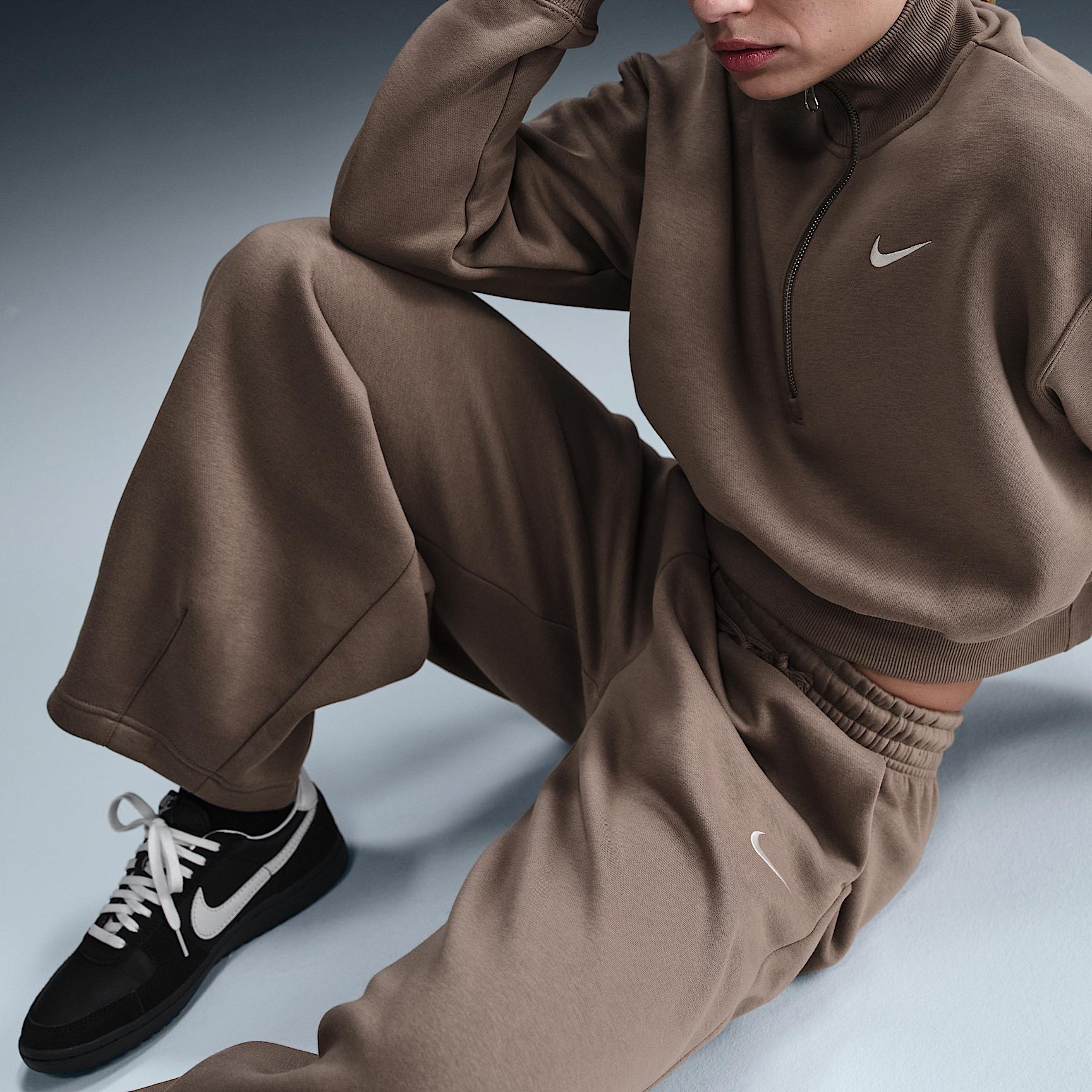 Nike Sportswear Phoenix Fleece Women's Mid-Rise Oversized Tapered Pants Product Image