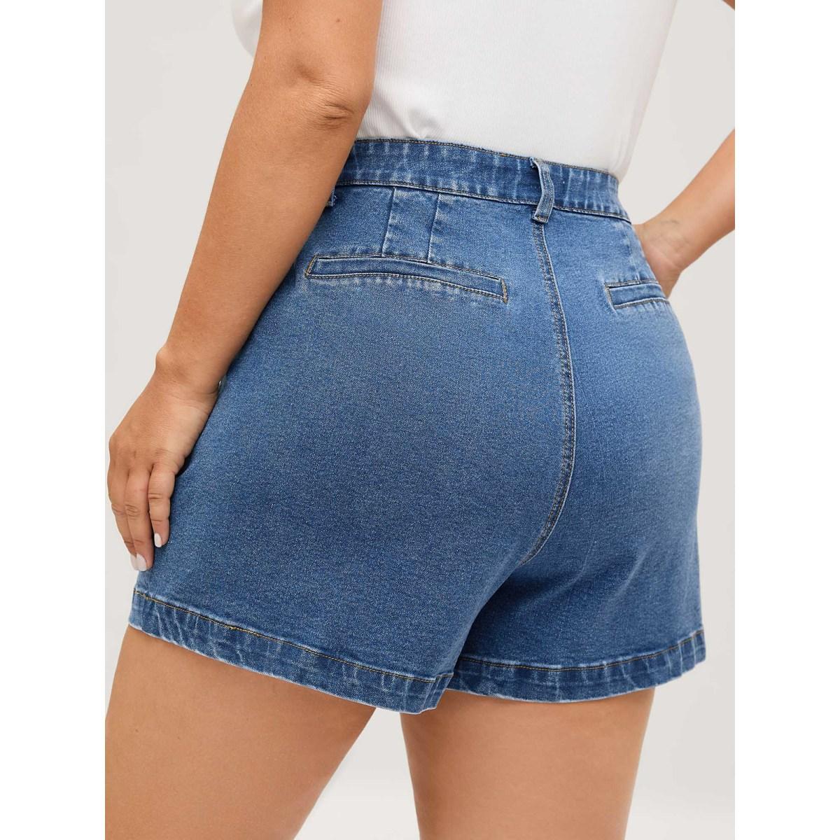 Plus Size Pull-On Stretchy Waist Denim Shorts Women Denimblue Medium stretch Casual Slanted pocket Casual Denim Shorts BloomChic 26/4X Product Image