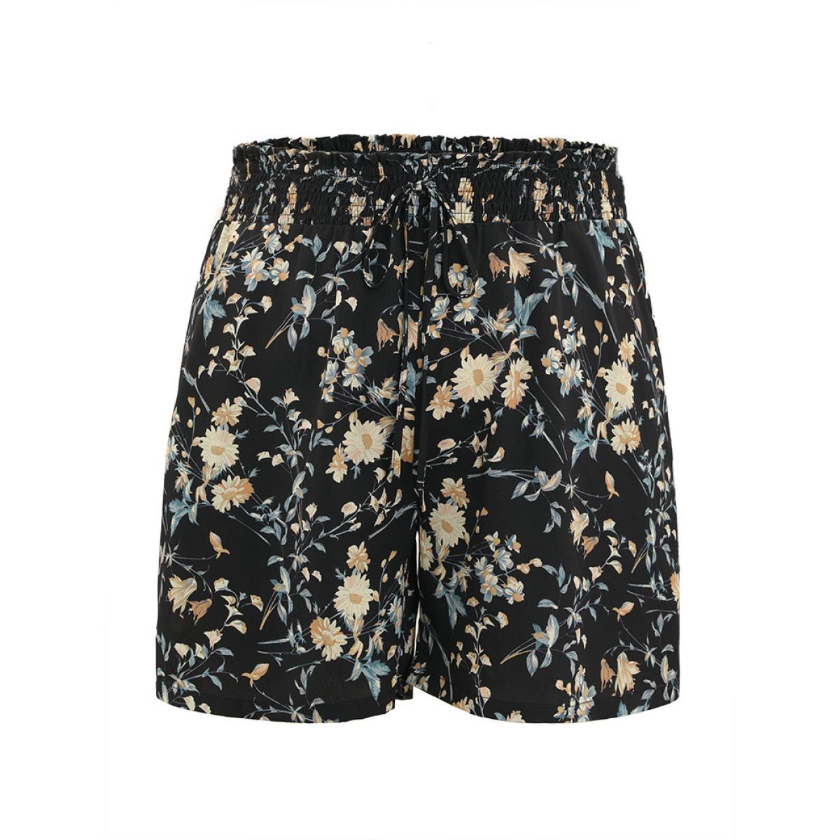 Plus Size Floral Knot Shirred Pocket Paperbag Waist Shorts Women BlackFlower Elegant Knotted Dailywear Shorts BloomChic 18-20/2X Product Image