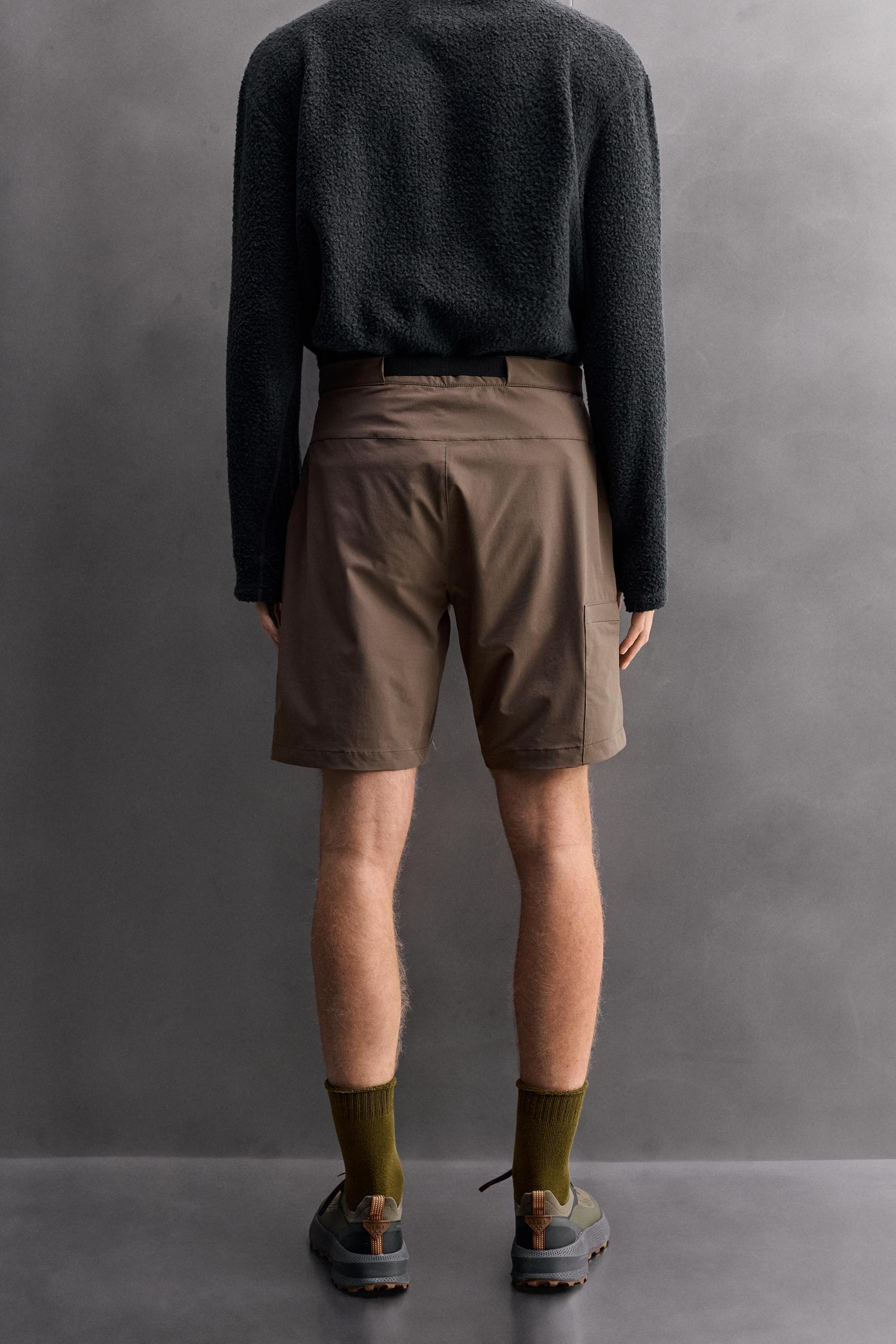TECHNICAL CARGO SHORTS Product Image