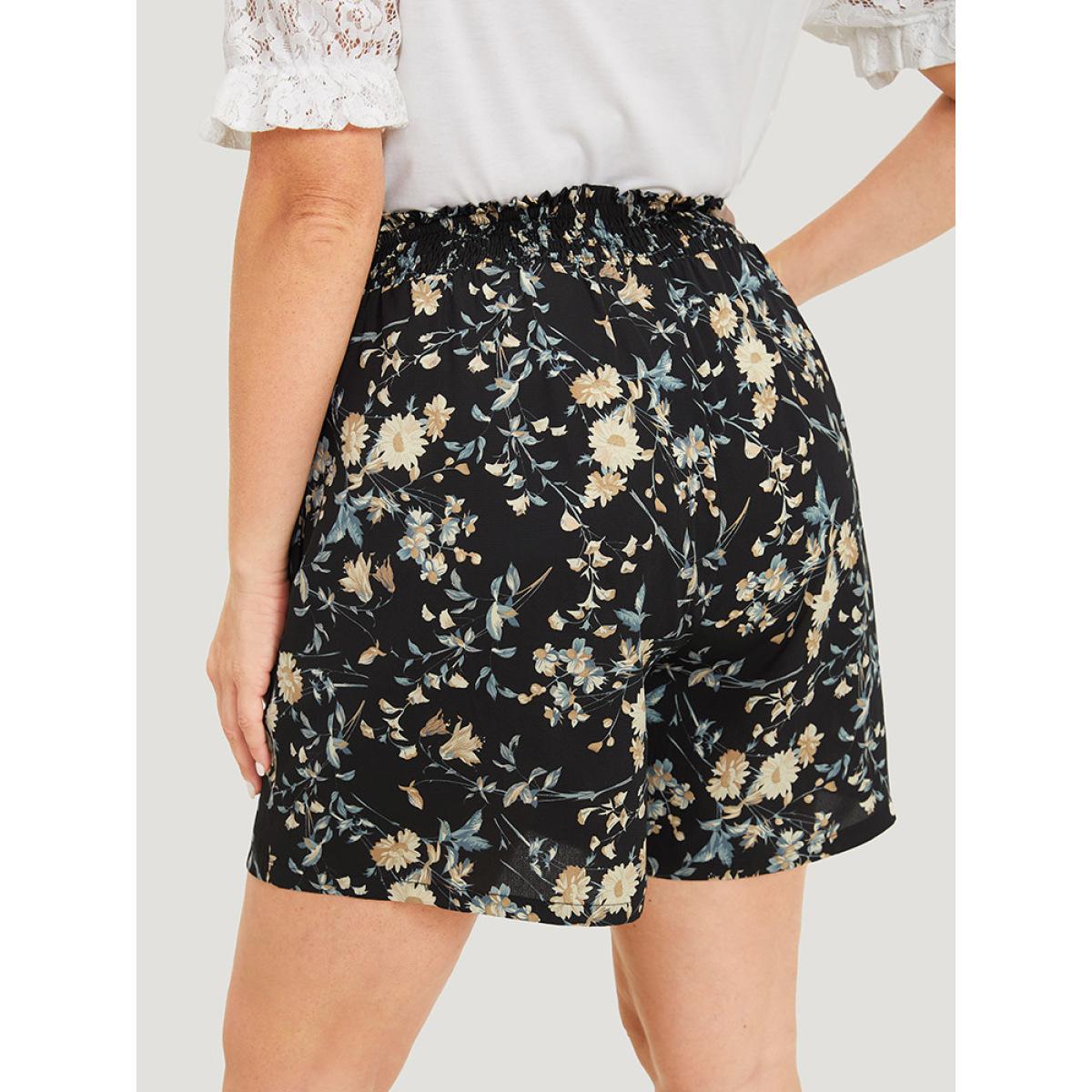 Plus Size Floral Knot Shirred Pocket Paperbag Waist Shorts Women BlackFlower Elegant Knotted Dailywear Shorts BloomChic 18-20/2X Product Image