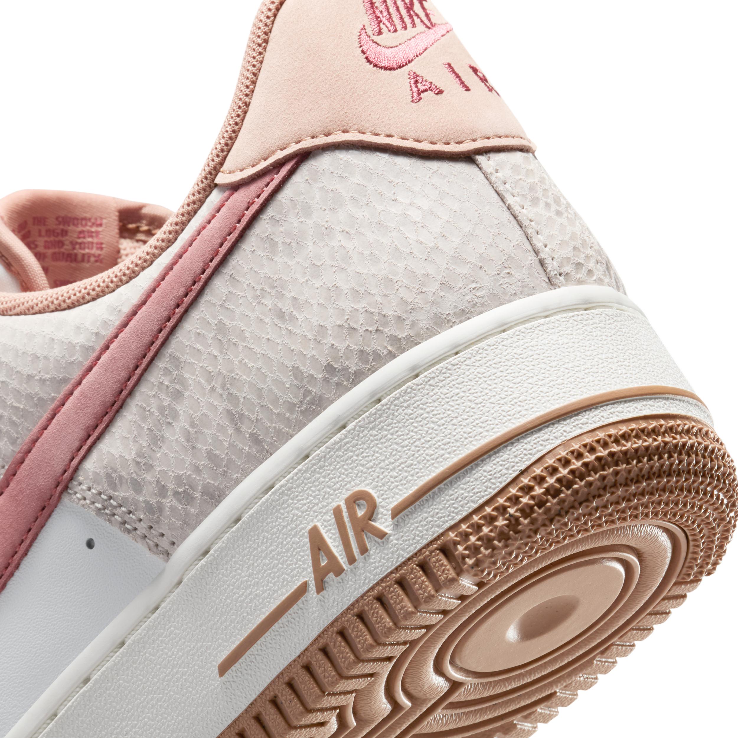 Nike Men's Air Force 1 '07 LV8 Shoes Product Image