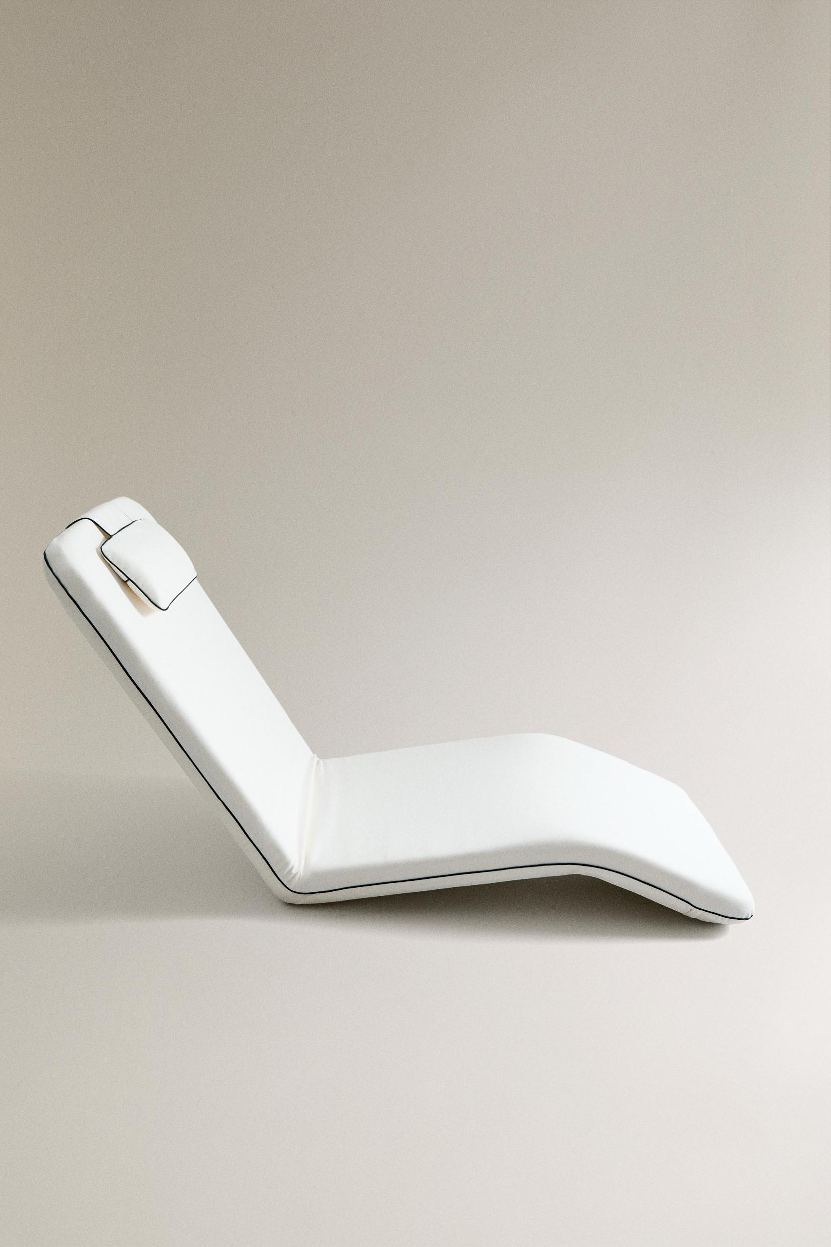 RECLINING FLOOR BEACH LOUNGER Product Image