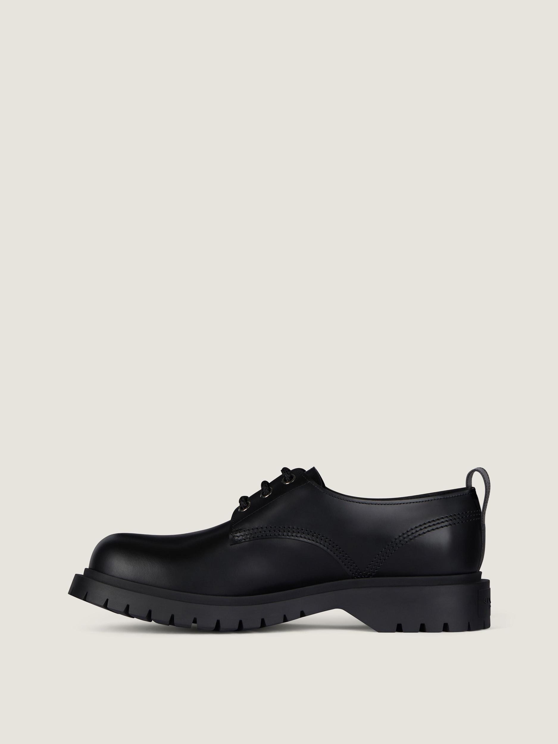 Derbies in leather Product Image