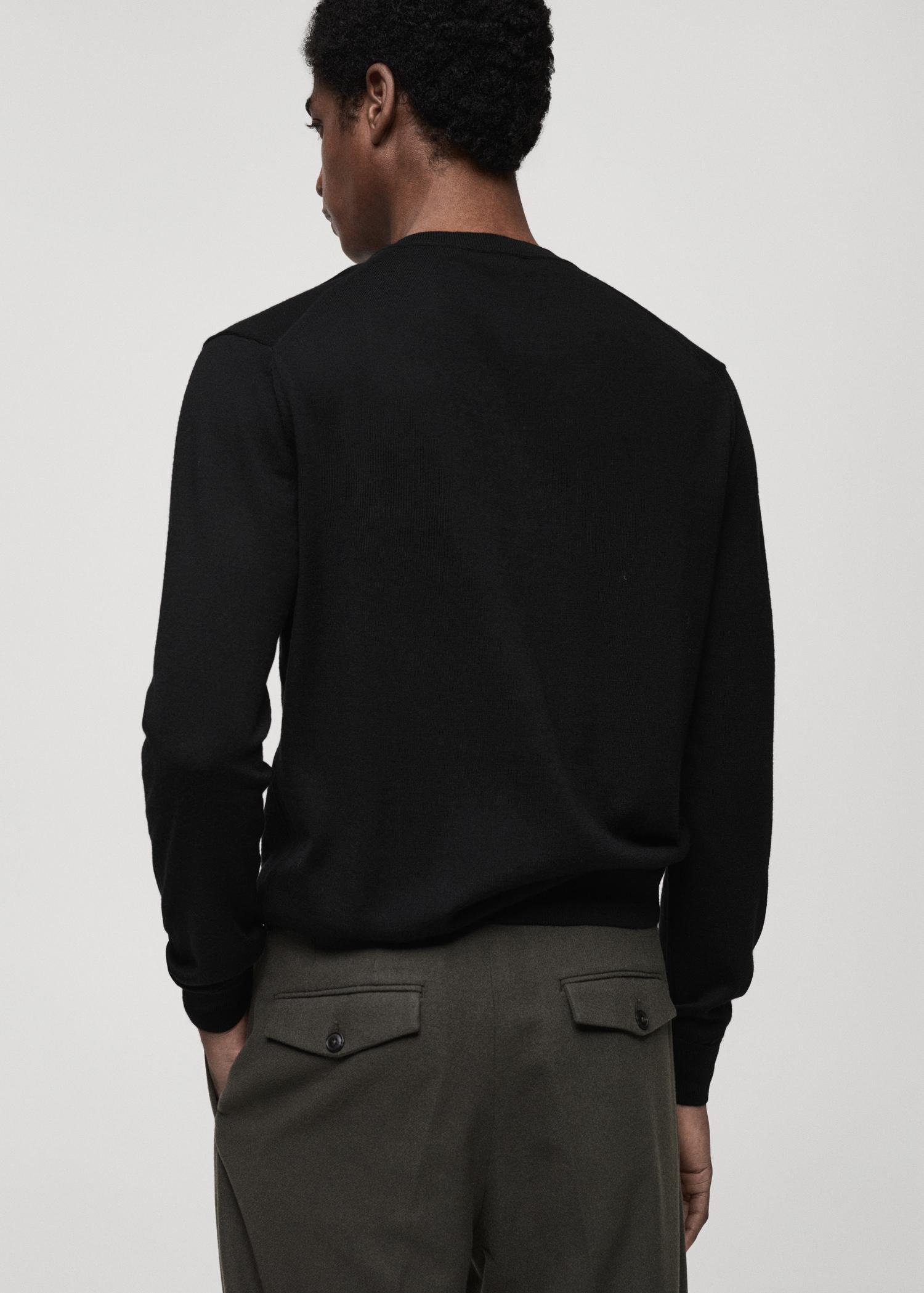 100% merino wool V-neck sweater - Men | MANGO USA Product Image