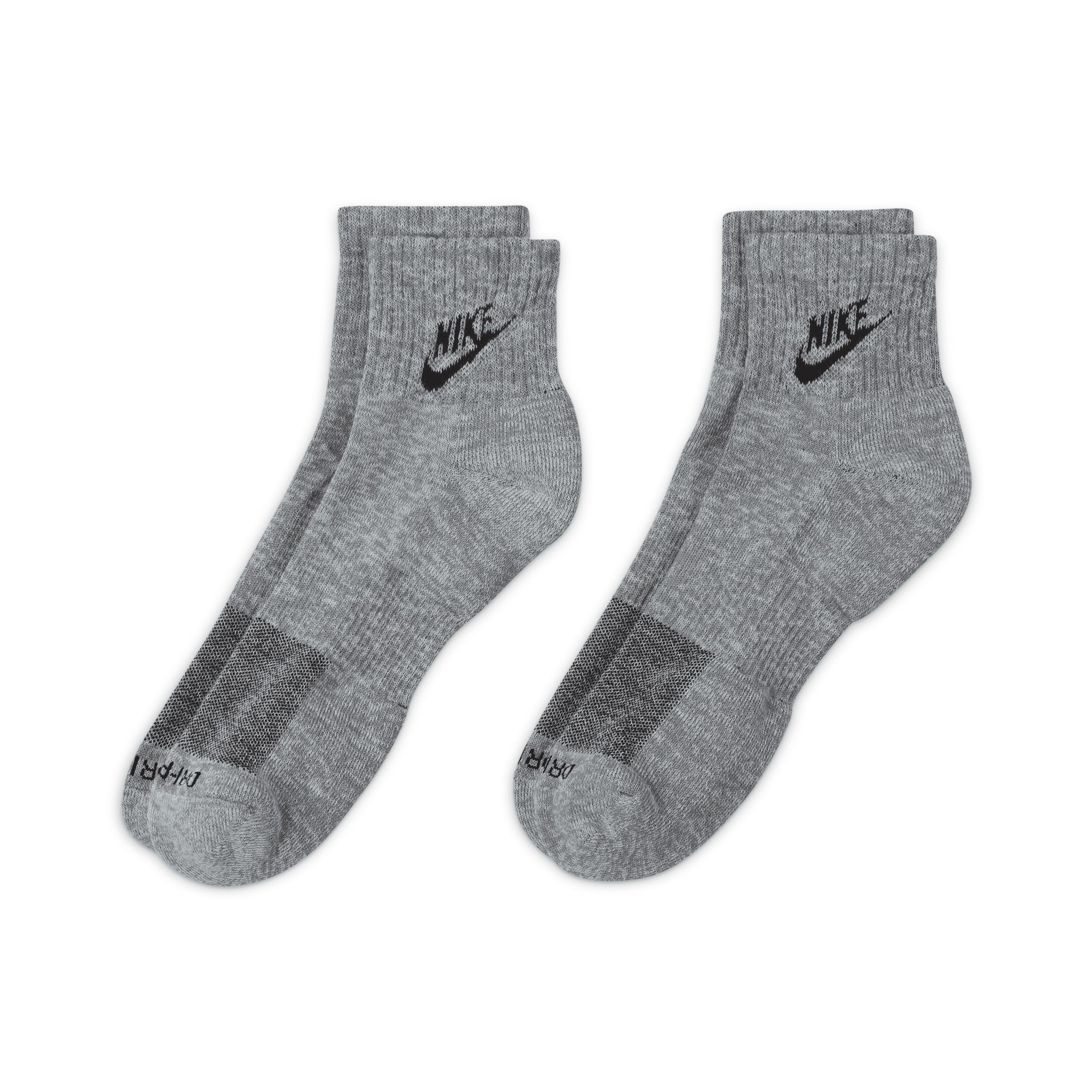Nike Men's Everyday Plus Cushioned Ankle Socks Product Image