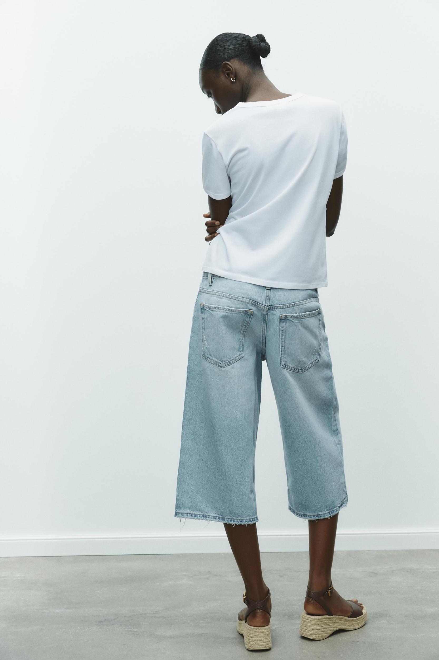 TEXT T-SHIRT Product Image