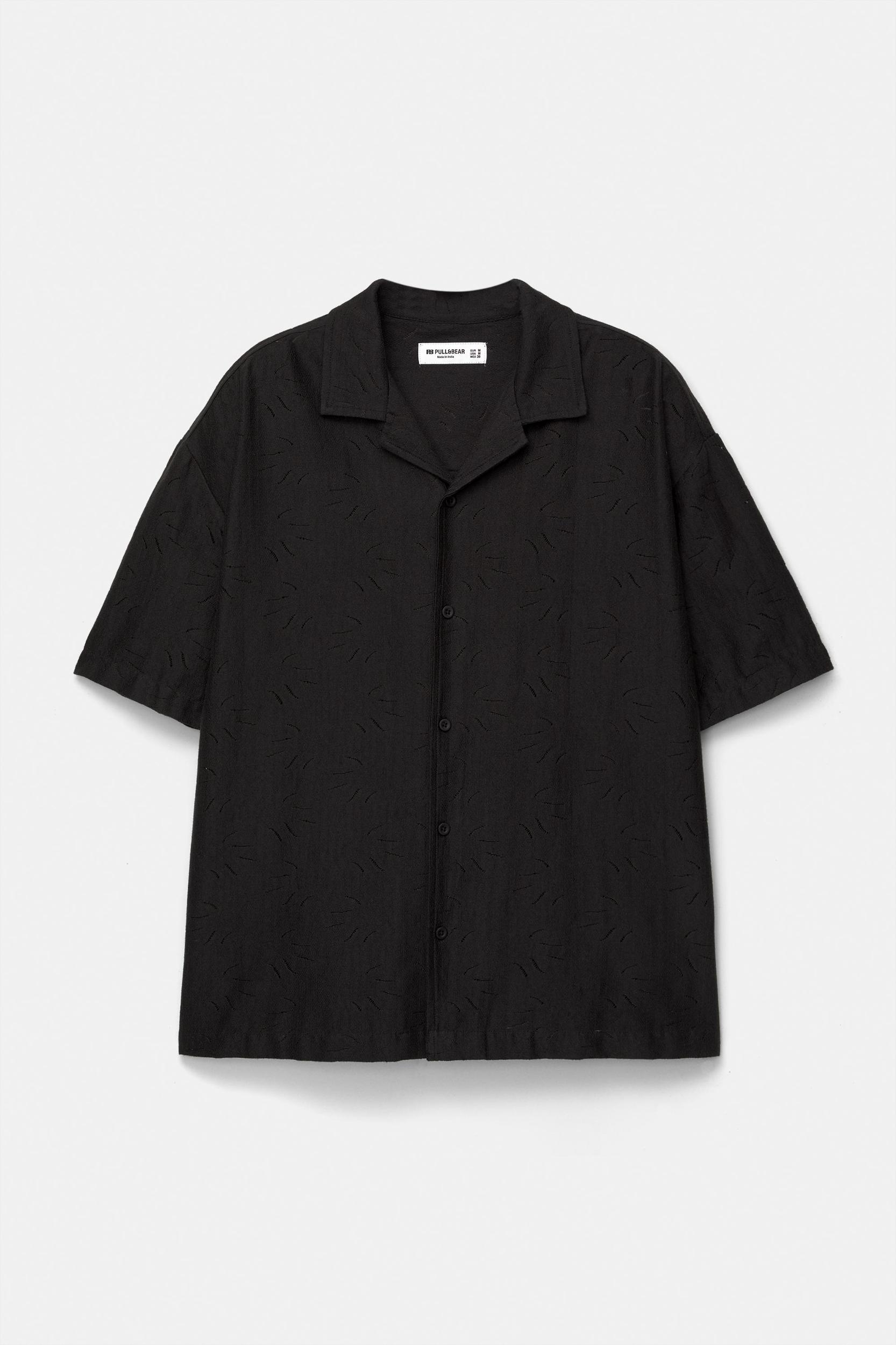Black short sleeve shirt Product Image