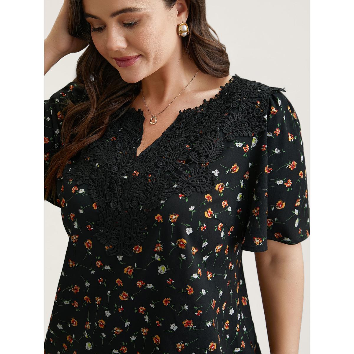 Plus Size Black Lace Spliced Floral Print Notched Collar Blouse Women Elegant Short sleeve Notched collar Everyday Blouses BloomChic 26/4X Product Image