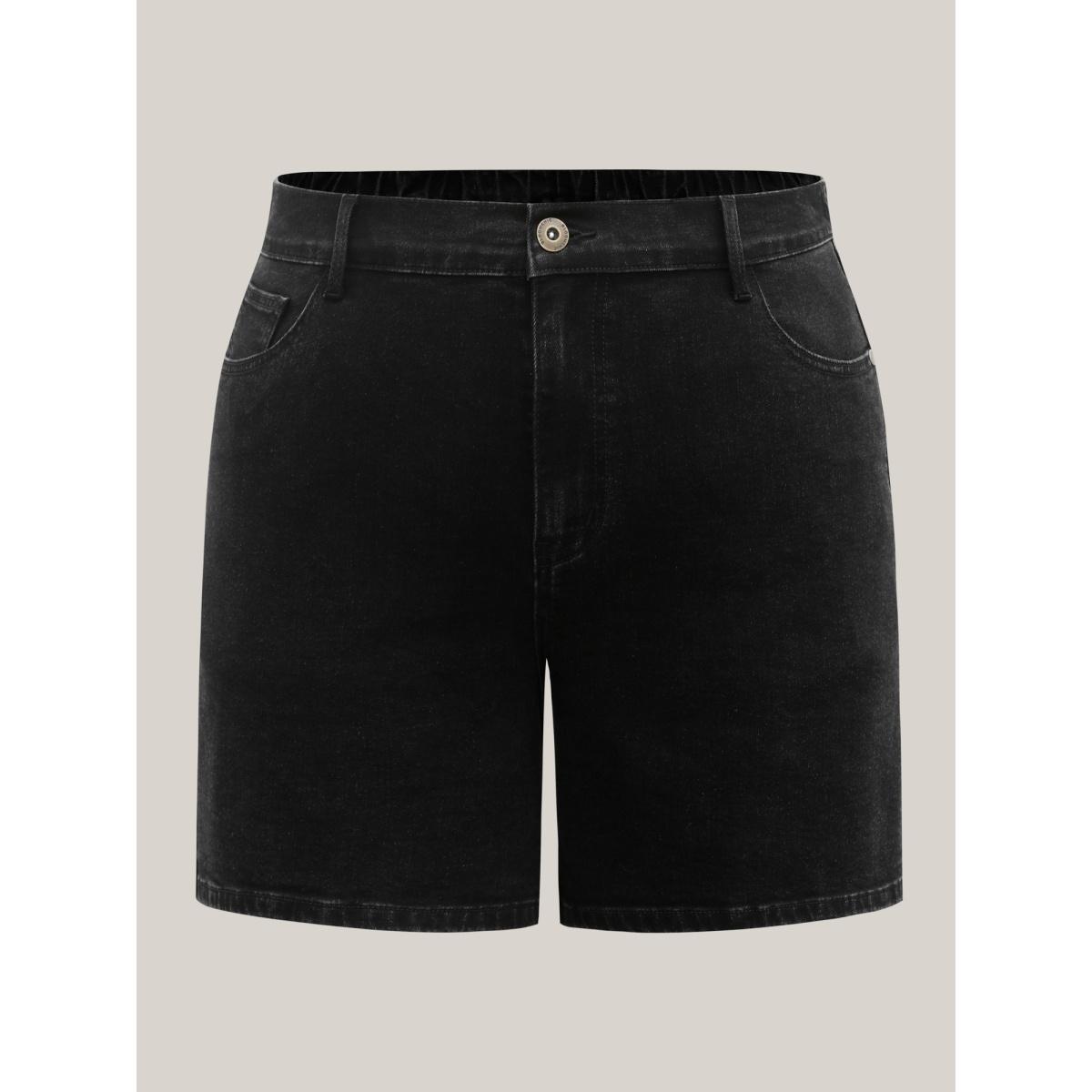 Plus Size Classic Cut Pocket Denim Shorts Women Denimblack Medium stretch Everyday-Casual Slanted pocket Denim Shorts BloomChic 22/3X Product Image