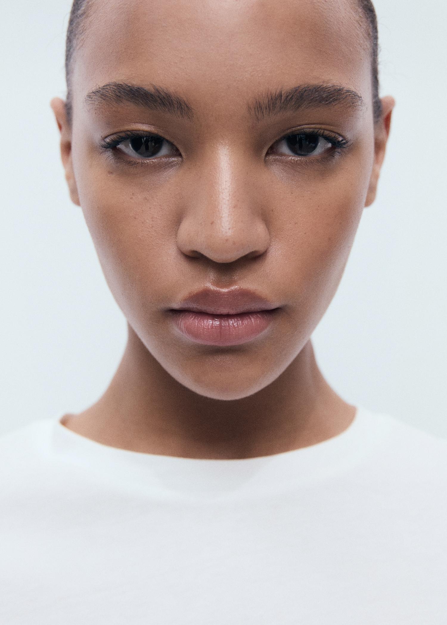 Short-sleeved t-shirt with crochet pocket - Women | MANGO USA Product Image