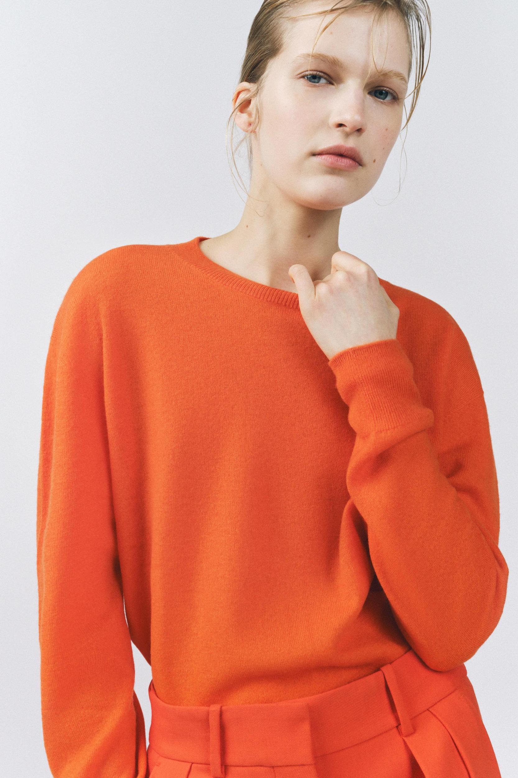 100% WOOL EXTRA SOFT SWEATER Product Image