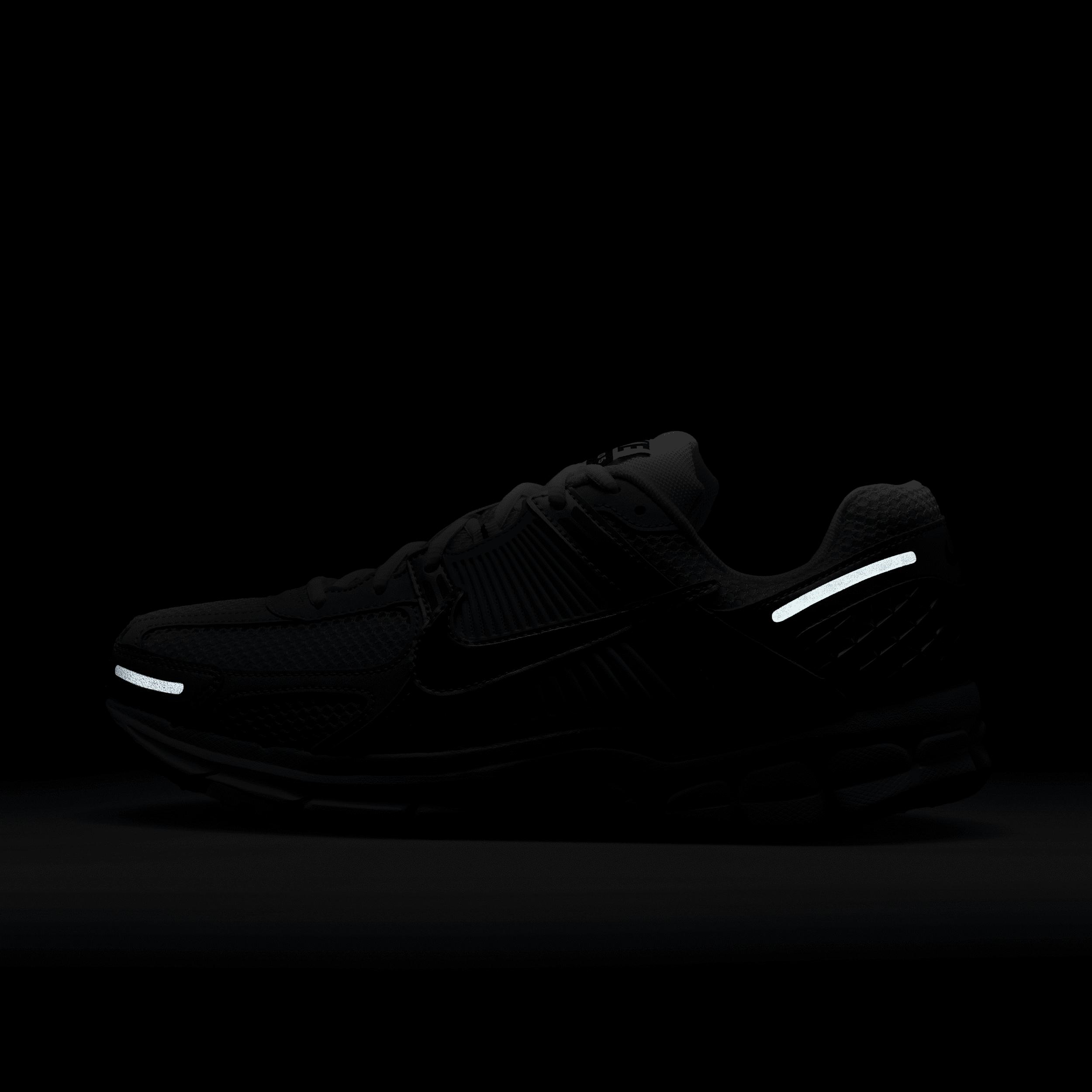 Nike Men's Zoom Vomero 5 Shoes Product Image