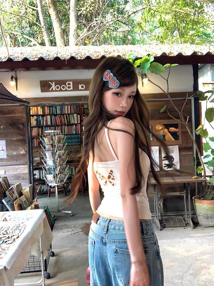 Square Neck Butterfly Cut Out Plain Crop Camisole Top Product Image