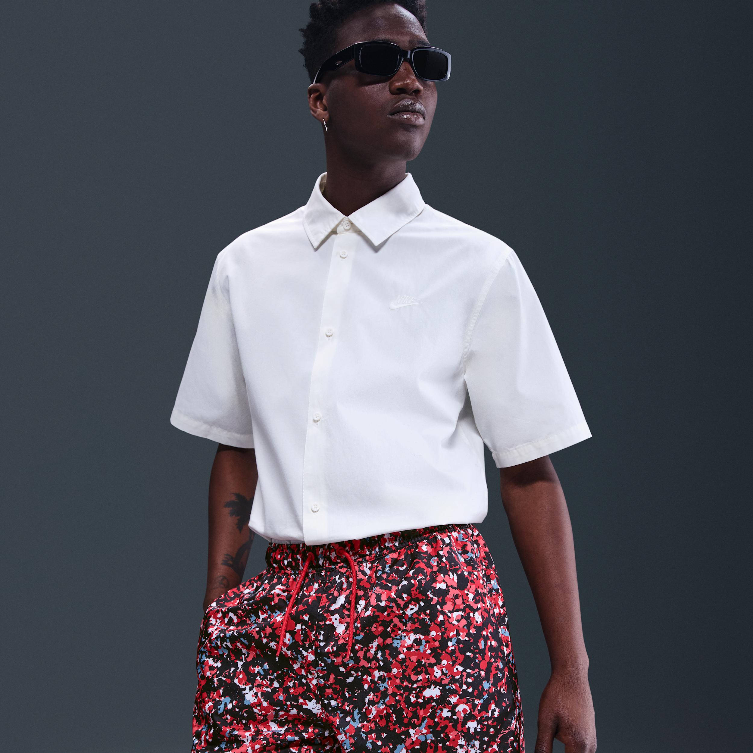 Mens Nike Sportswear Club Woven Shorts | IF8502-657 Product Image