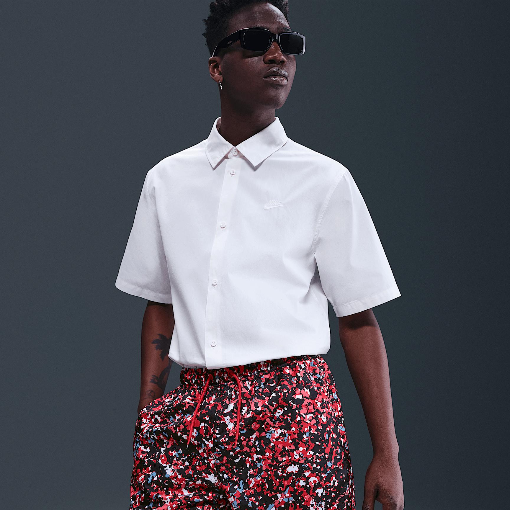 Mens Nike Sportswear Club Woven Shorts | IF8502-657 Product Image