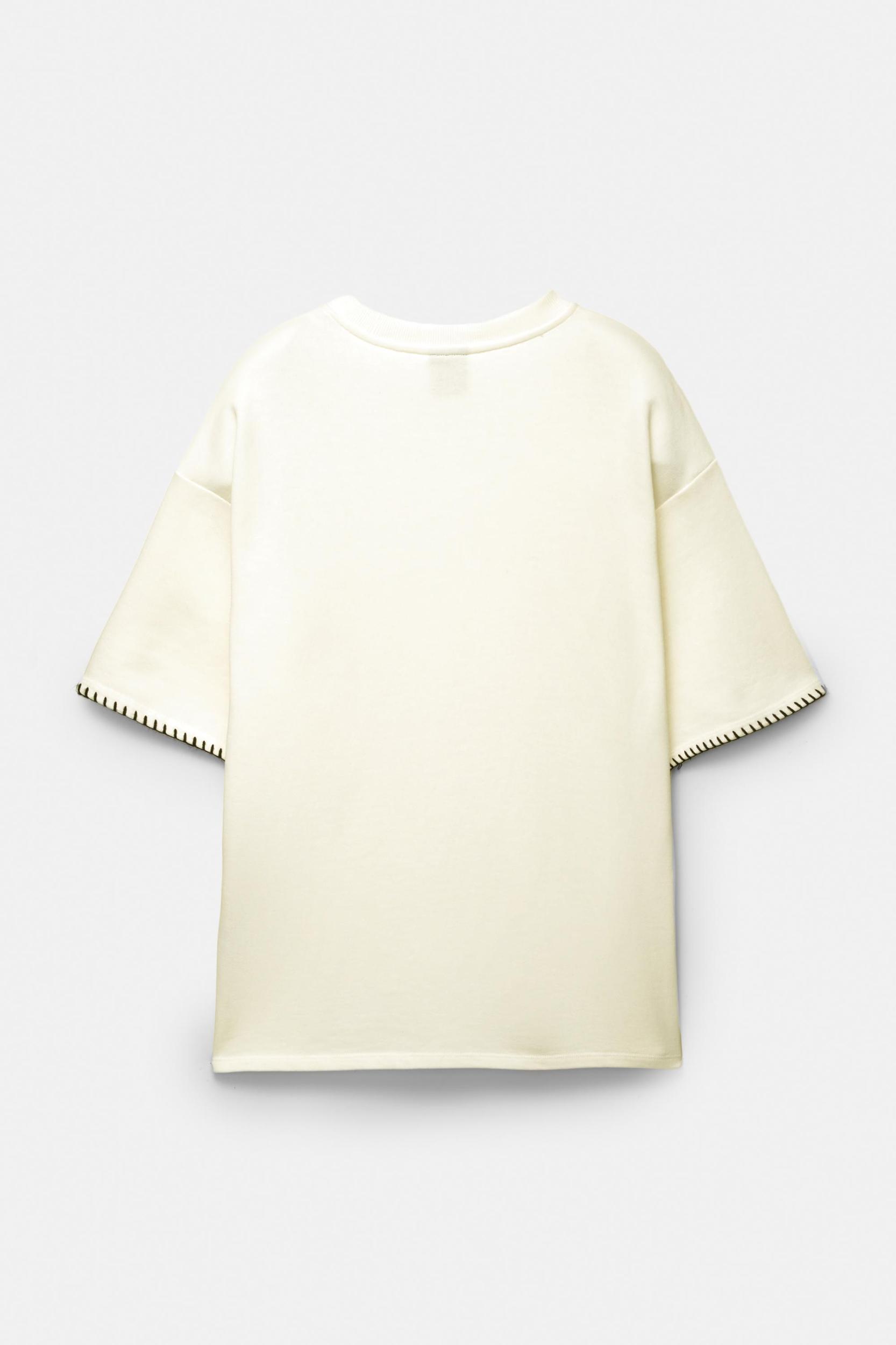 T-shirt with contrast seams Product Image