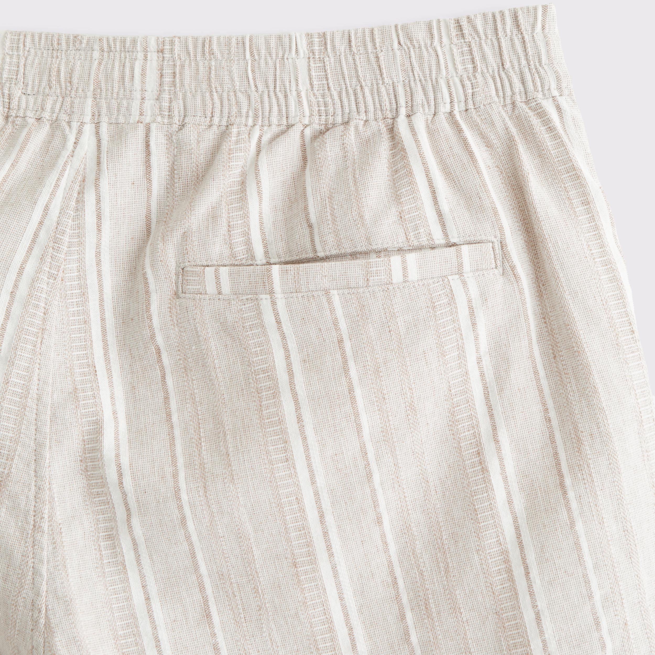 Relaxed Linen-Blend Pull-On Short Product Image
