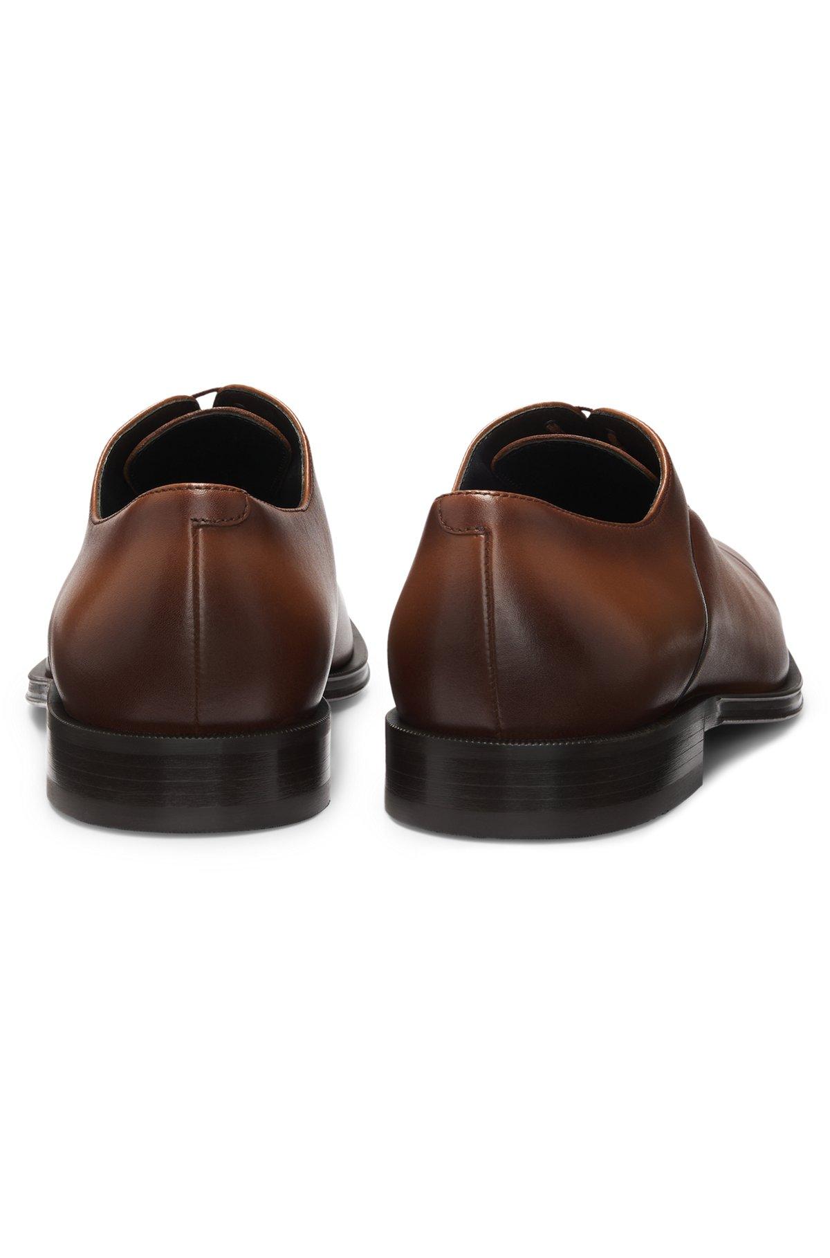 Captoe Oxford shoes in smooth leather Product Image